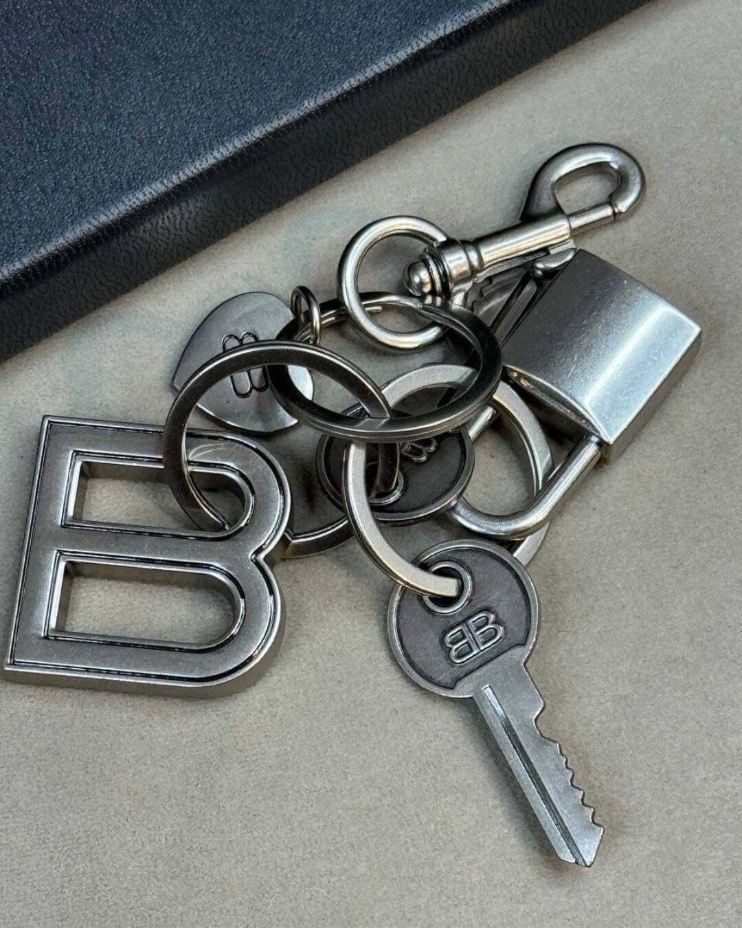 Брелок Balenciaga — изображение 2