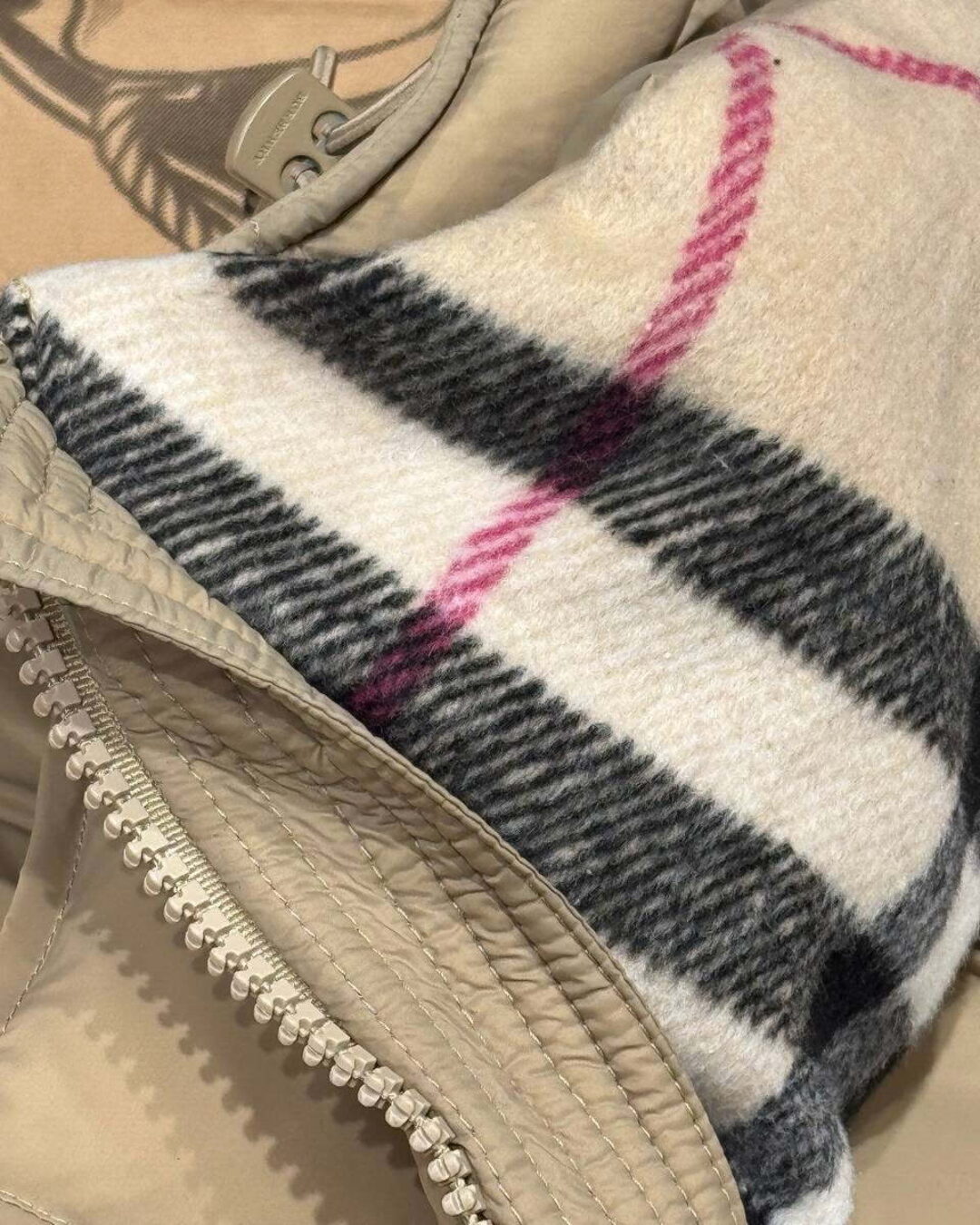 Пуховик Burberry — изображение 9