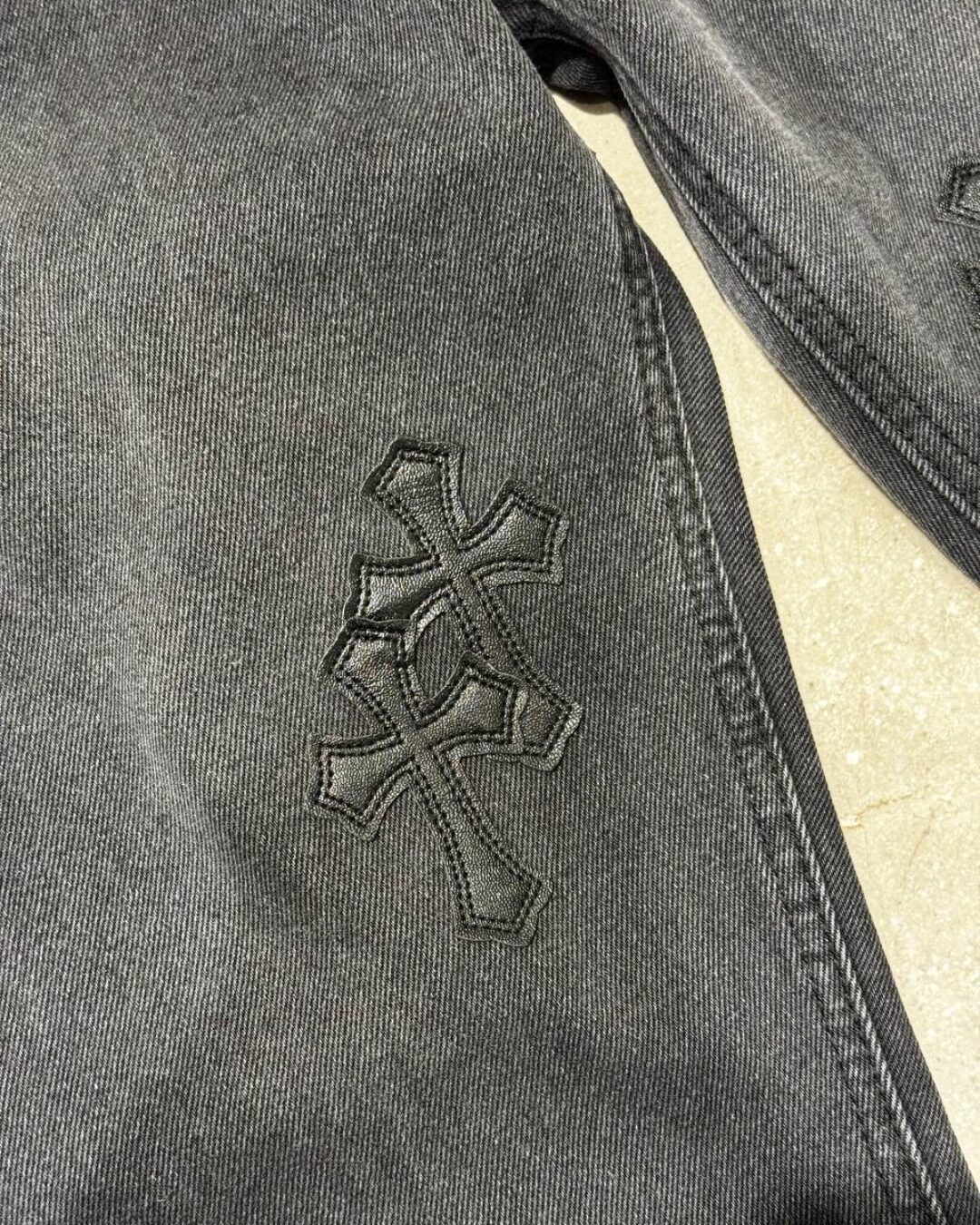 Джинсы Chrome Hearts — изображение 4