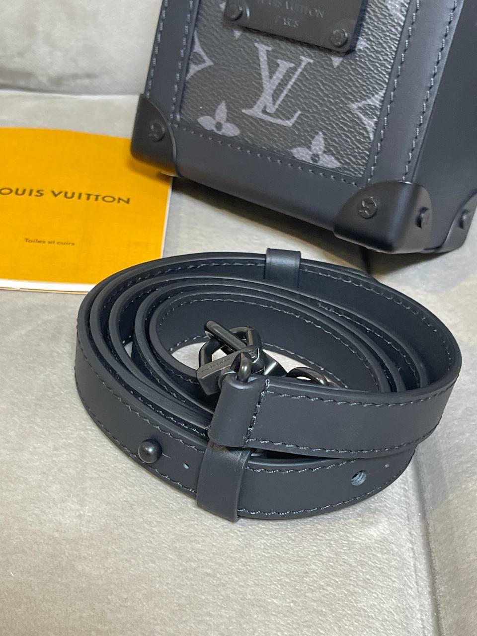Сумка Louis Vuitton Vertical Trunck — фото 4