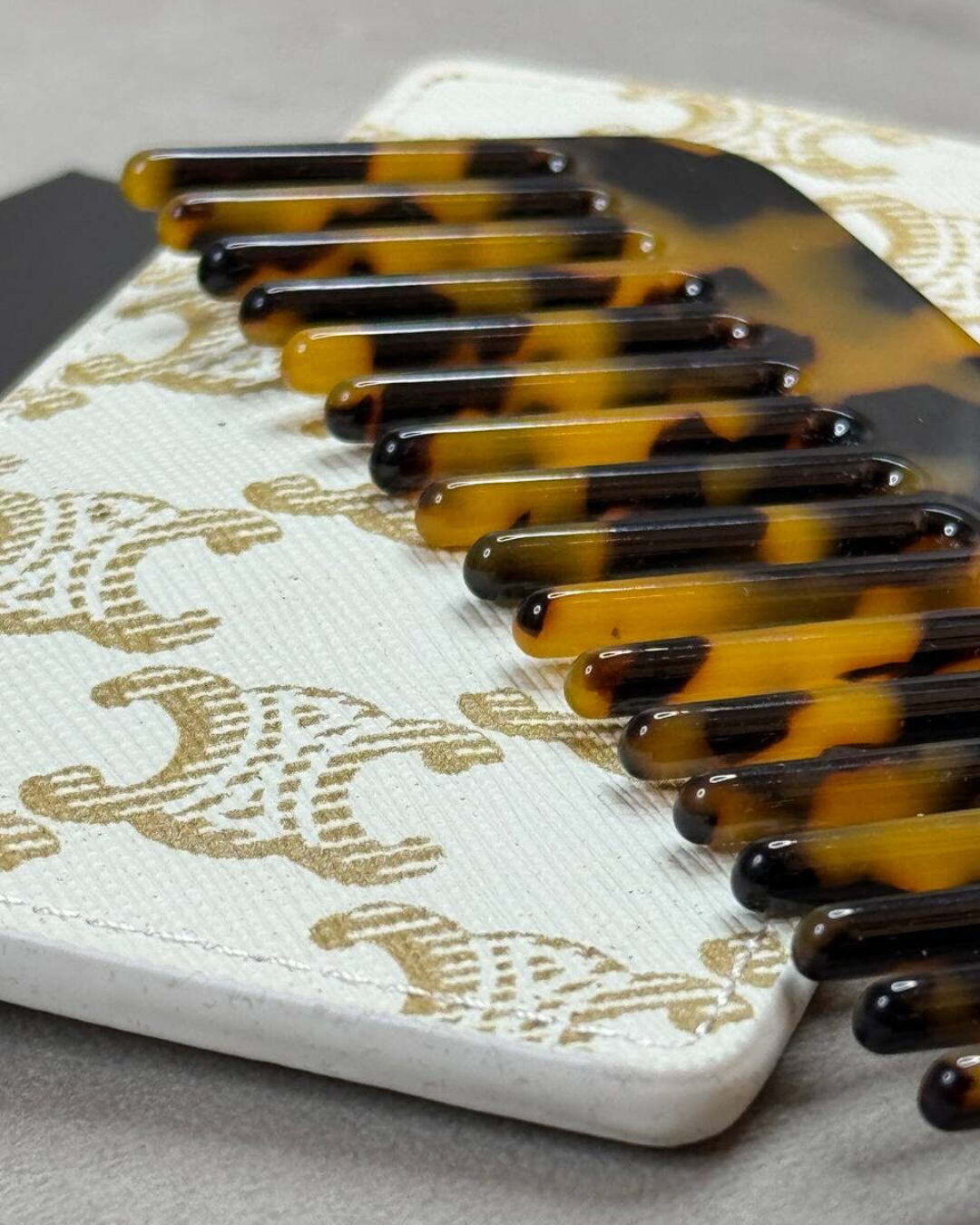 Расческа Celine — изображение 8