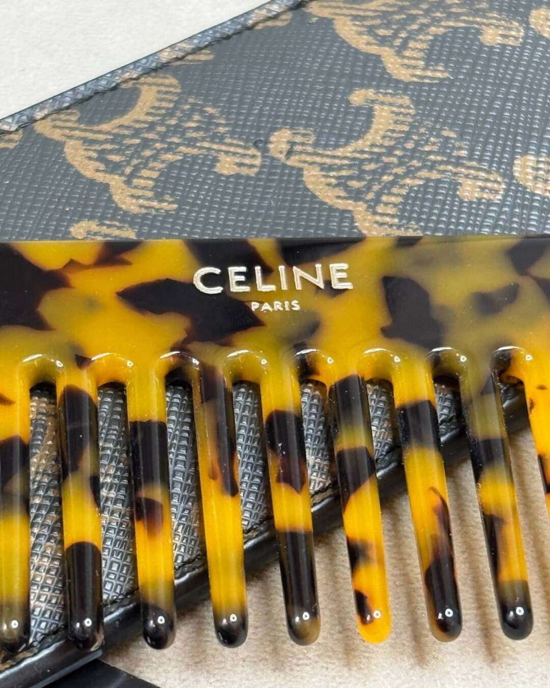 Расческа Celine — изображение 3