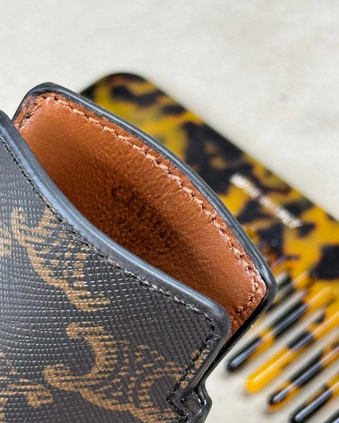 Расческа Celine — изображение 7