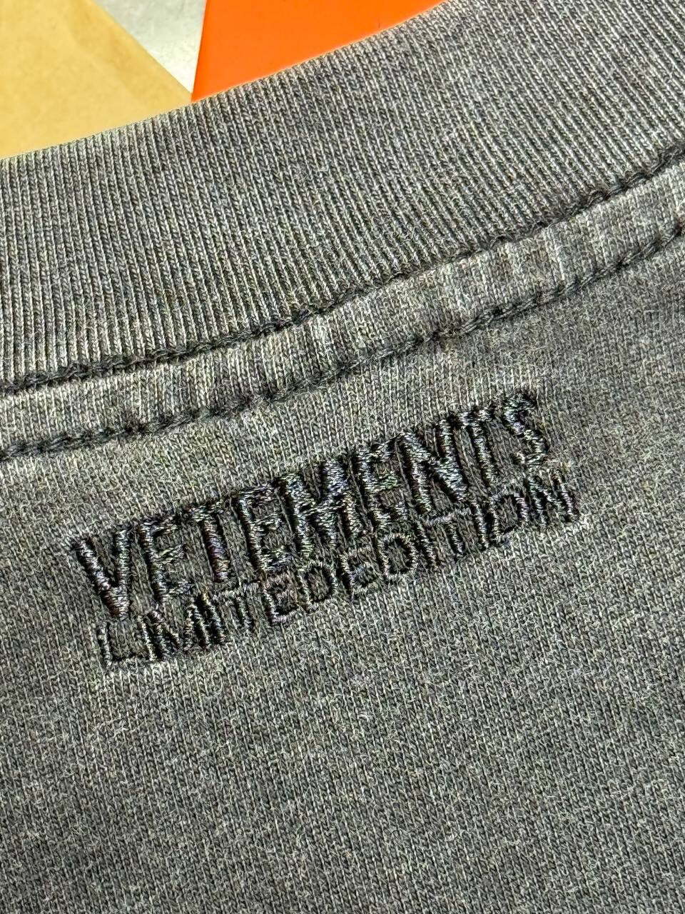 Футболка Vetements Logo Paris — фото 9