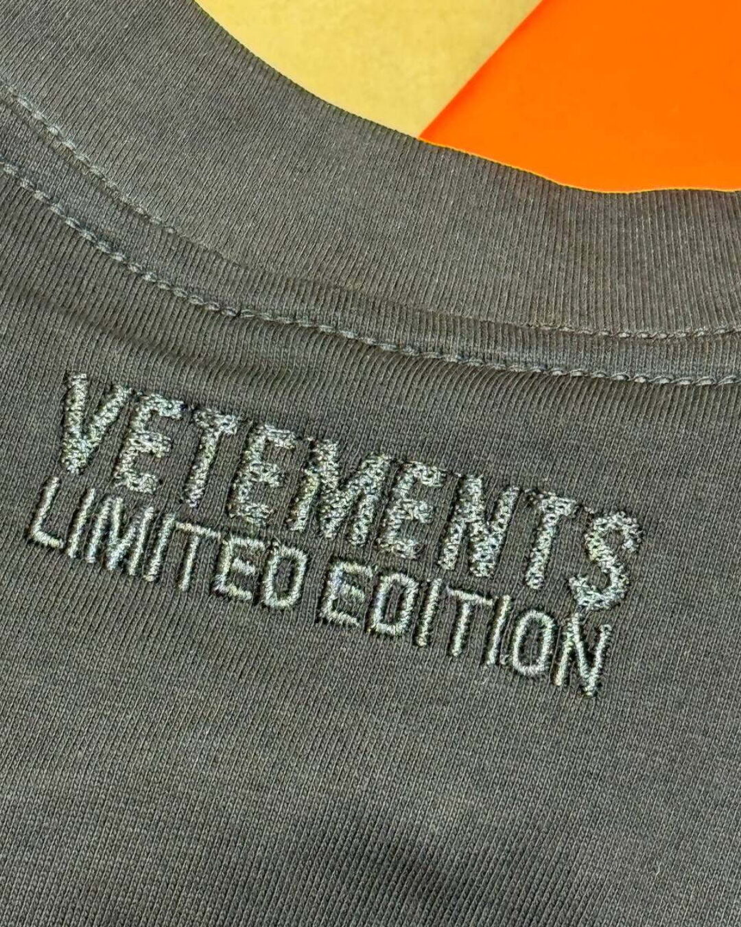 Футболка Vetements Kiss Me Baby — изображение 9