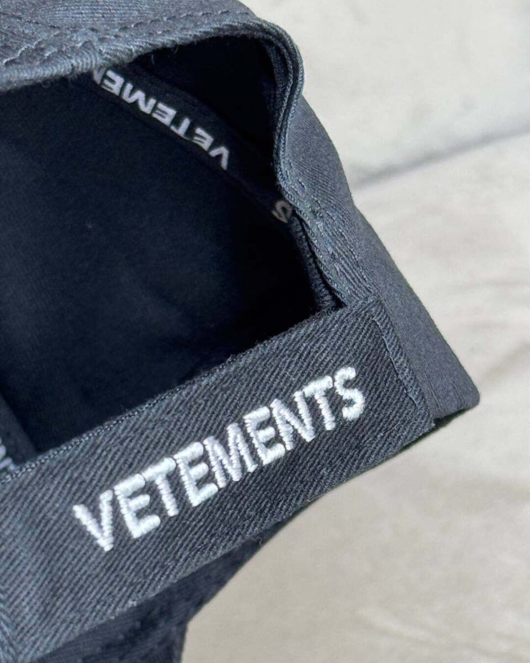 Кепка Vetements — изображение 7