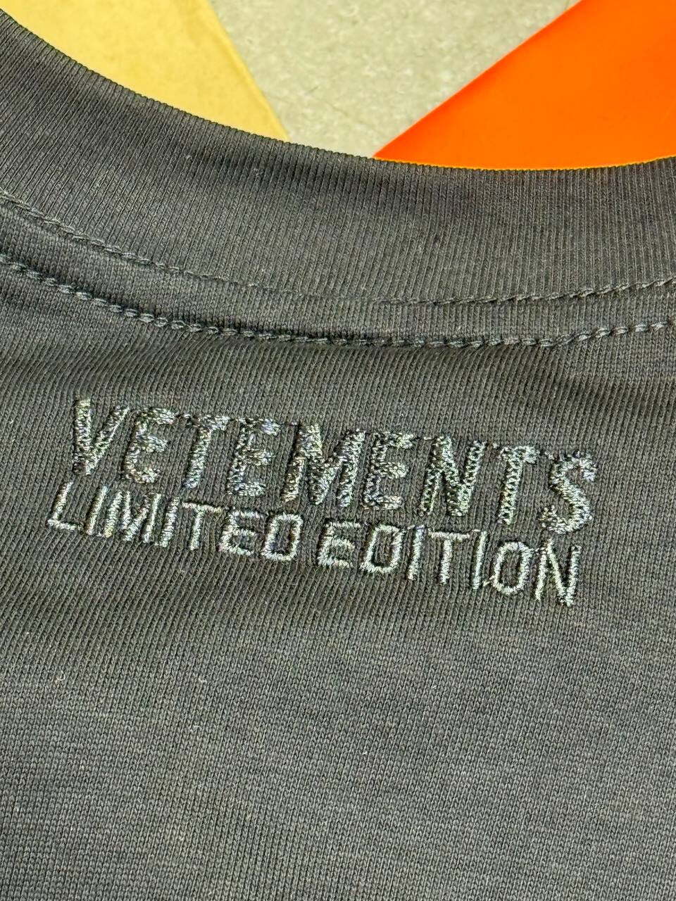 Футболка Vetements Corporate Brands — фото 9