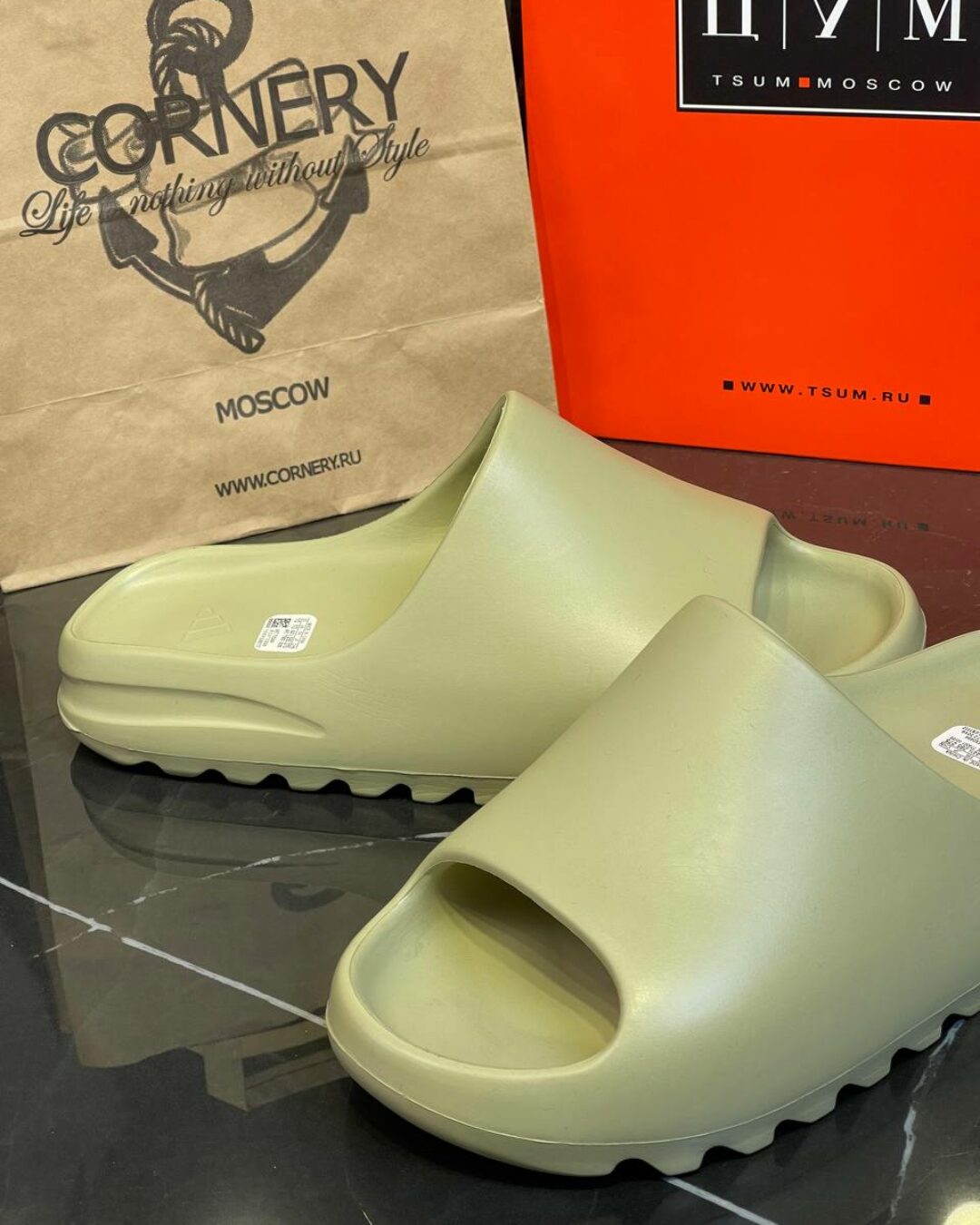 Yeezy Slide "Resin" — изображение 7