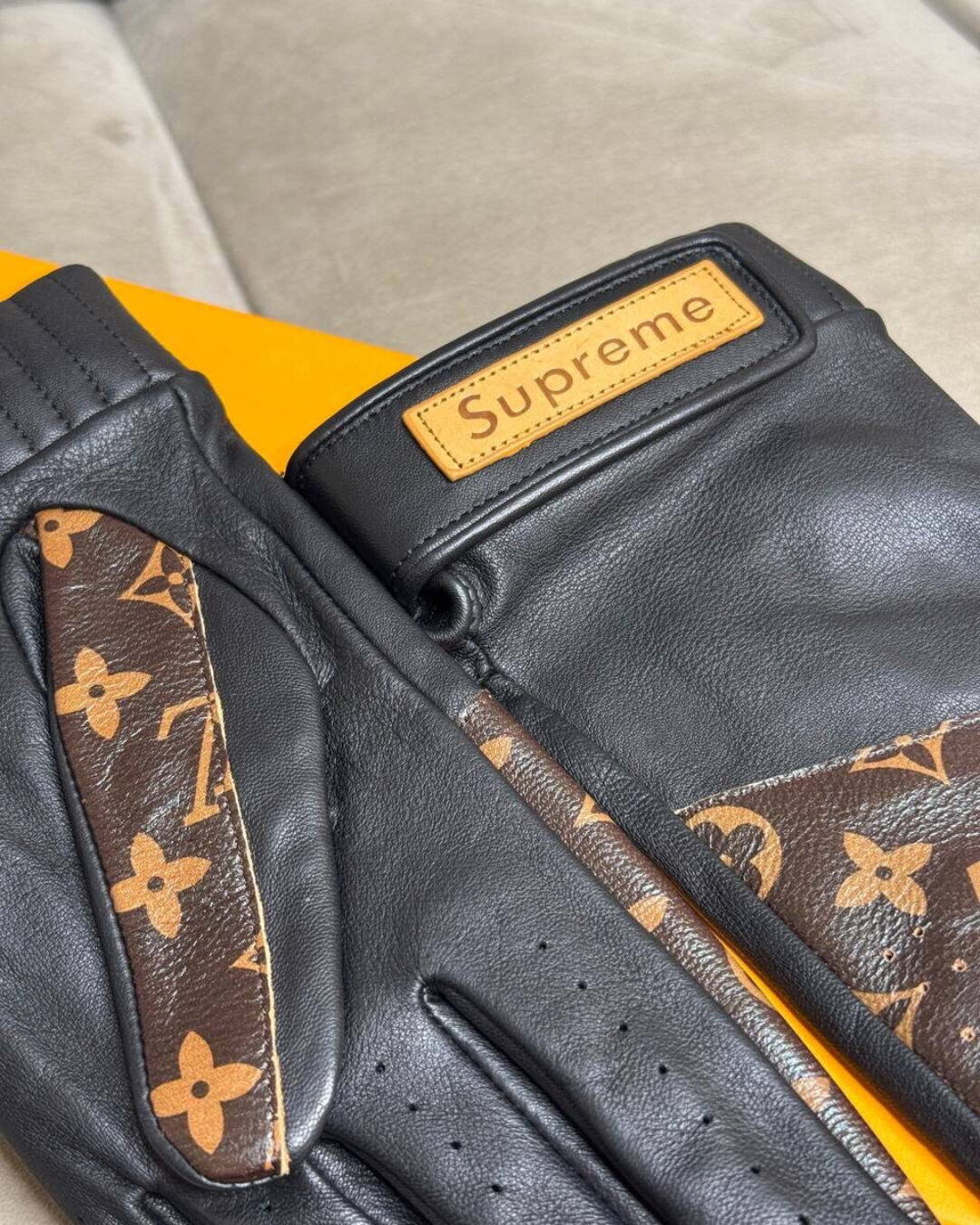 Перчатки Louis Vuitton x Supreme — изображение 3