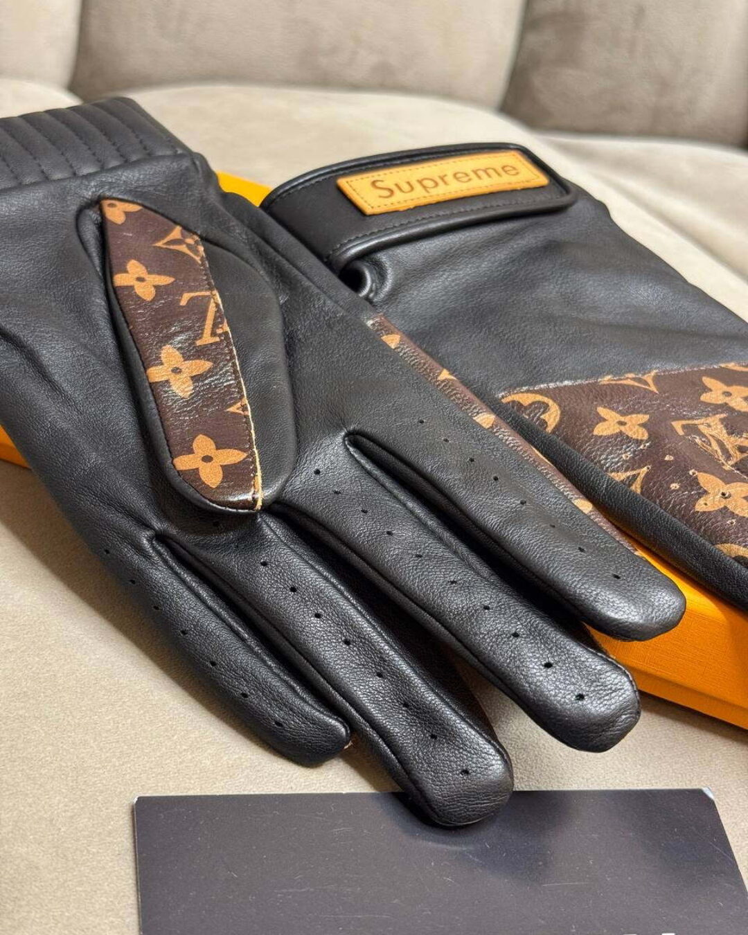 Перчатки Louis Vuitton x Supreme — изображение 5