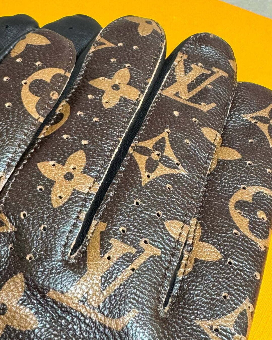Перчатки Louis Vuitton x Supreme — изображение 6