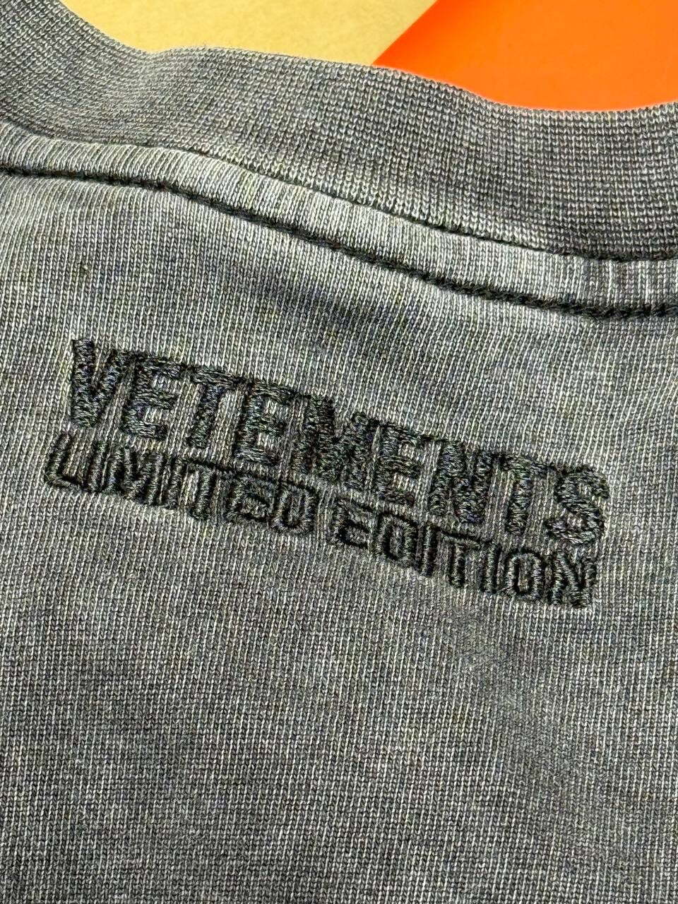 Футболка Vetements Logo Paris — фото 9