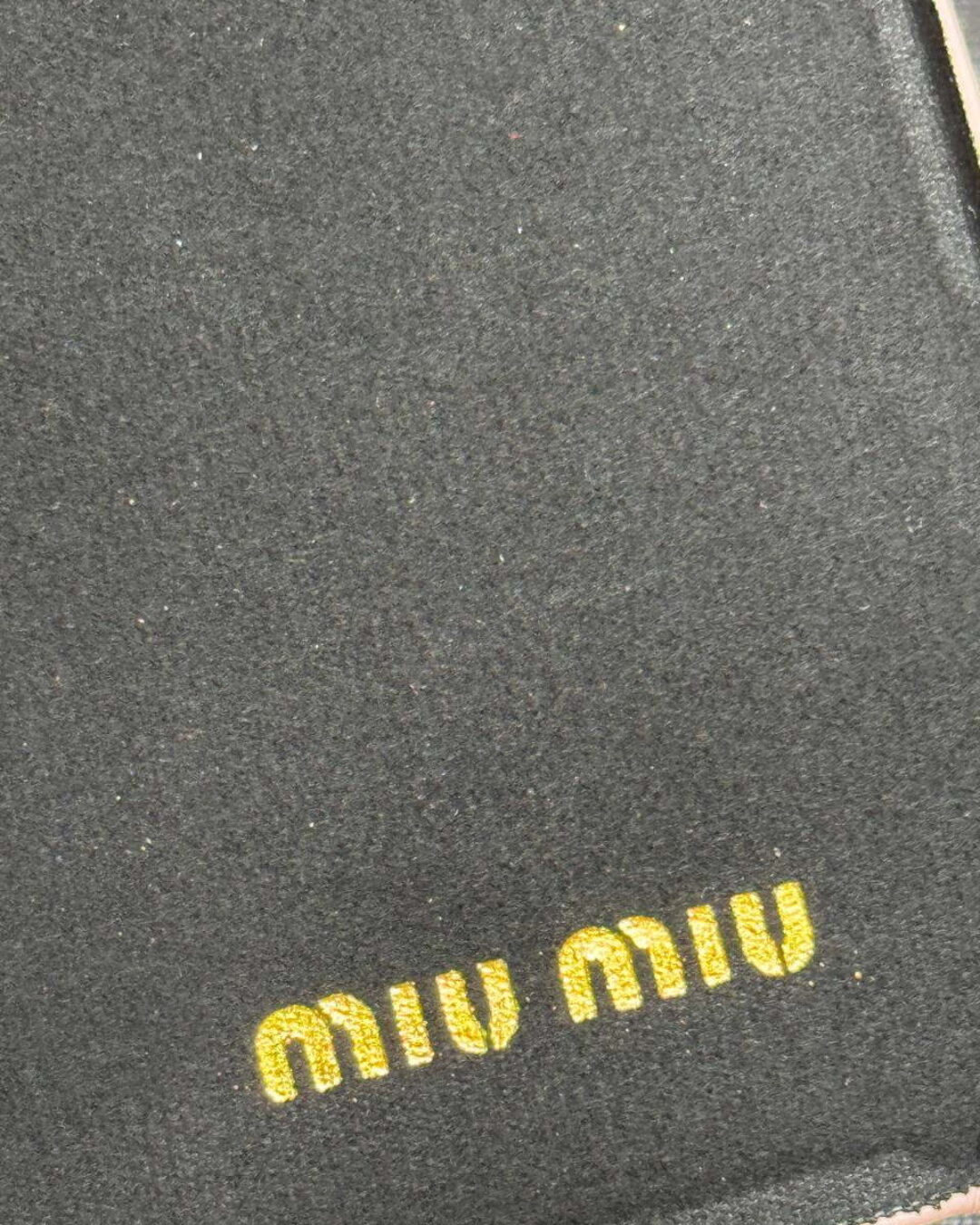 Чехол Miu Miu (IPhone 16 Pro Max) — изображение 3