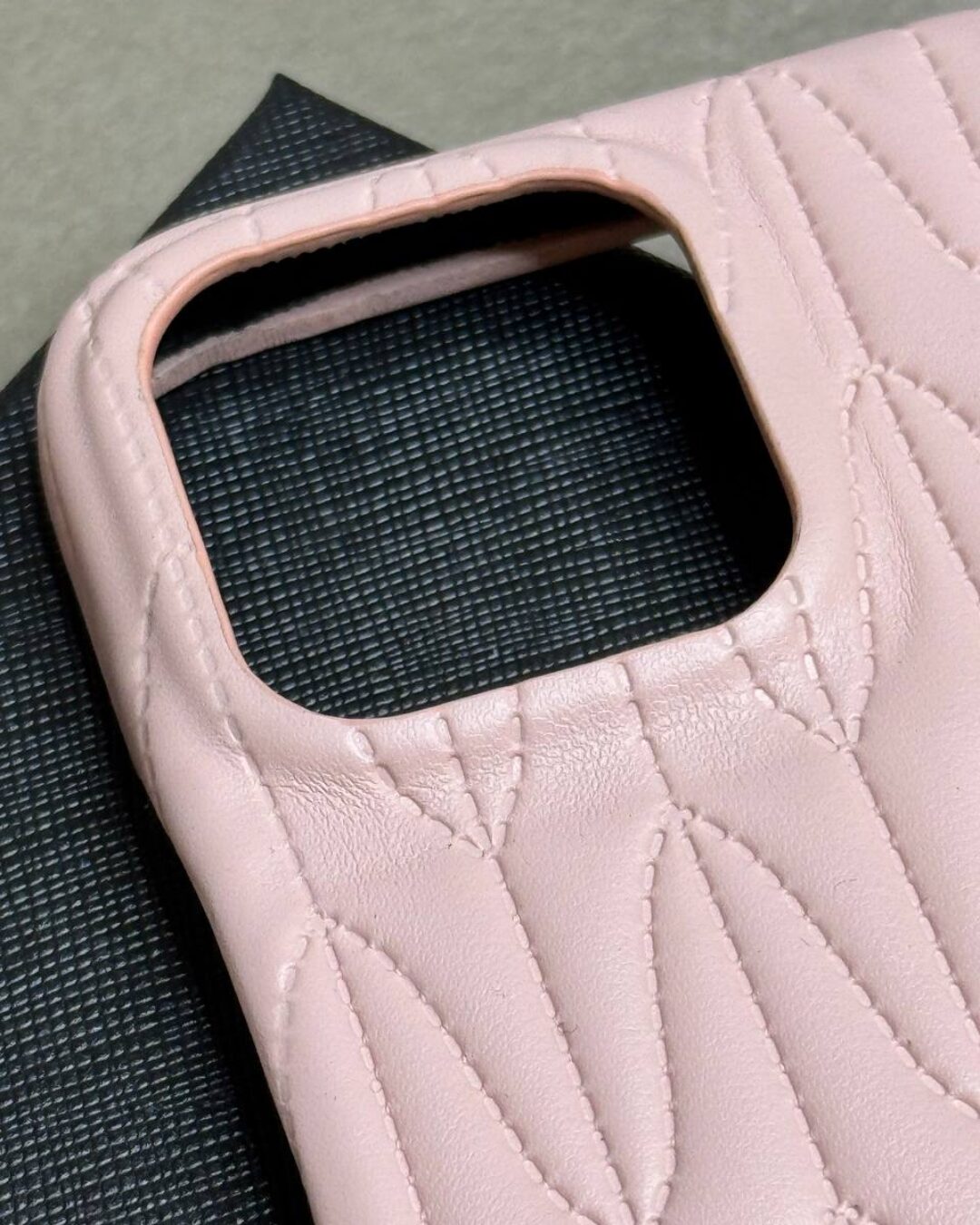 Чехол Miu Miu (IPhone 16 Pro Max) — изображение 5