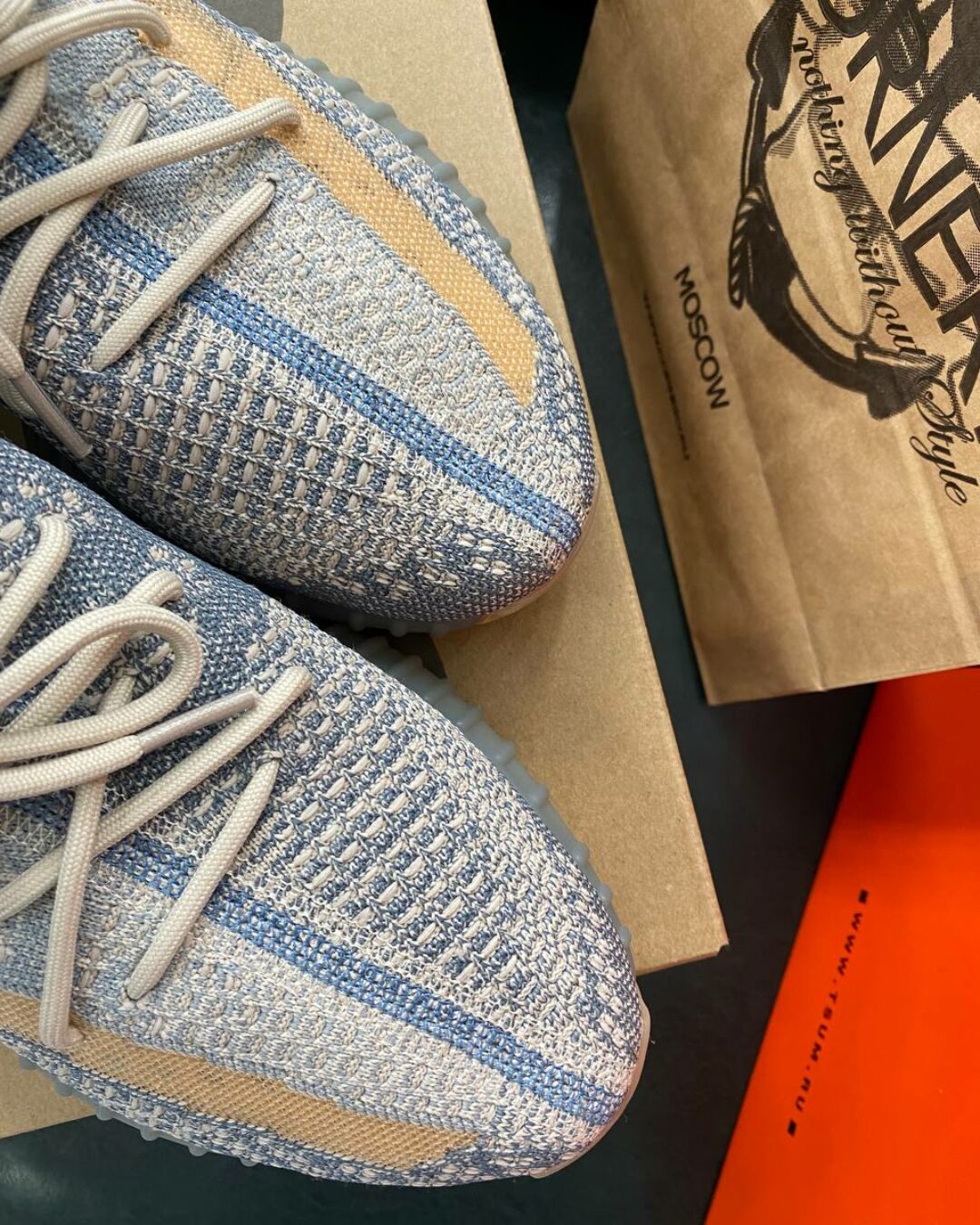 Yeezy 350 V2 Israfil — изображение 4