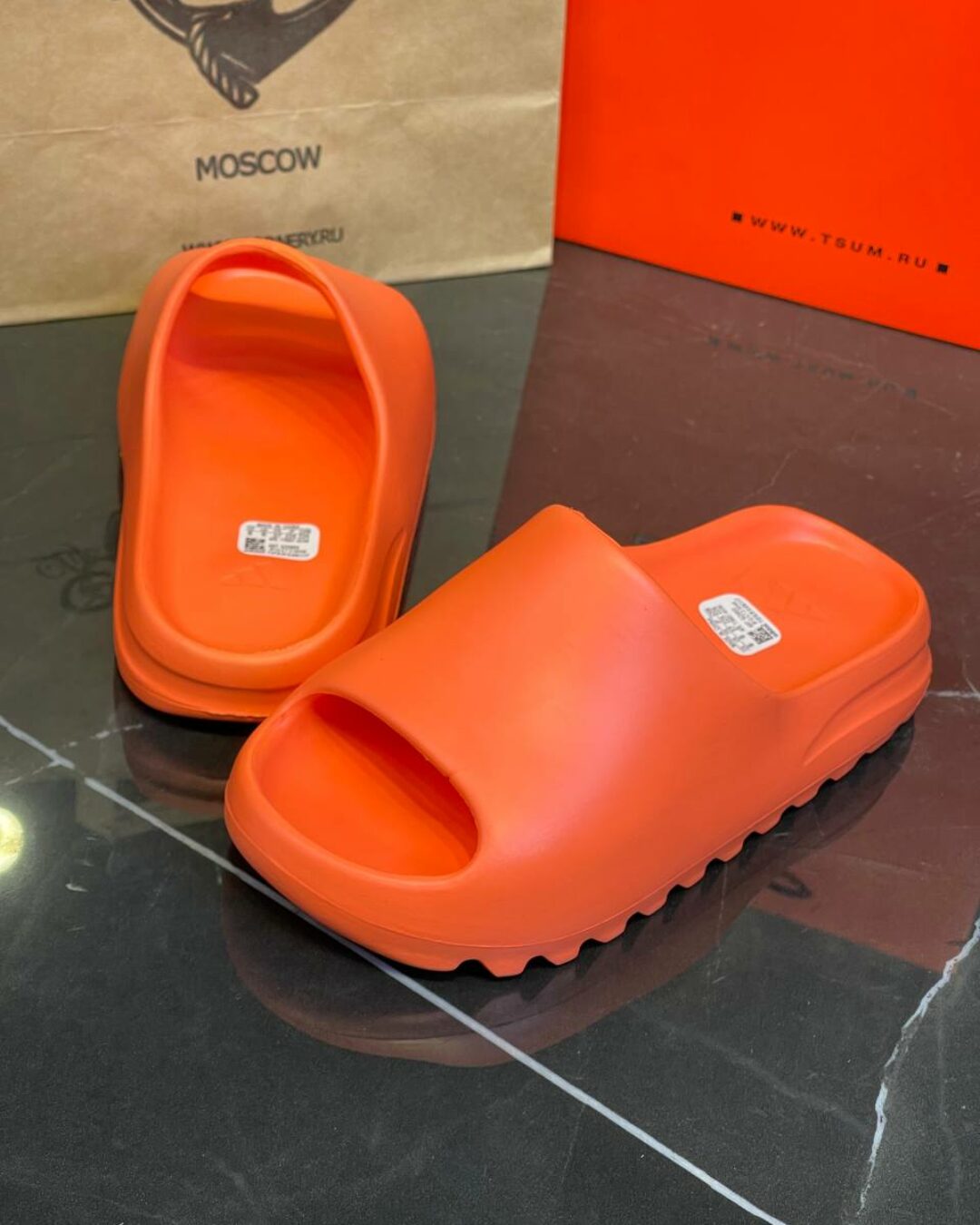 Yeezy Slide "Enflame Orange" — изображение 6