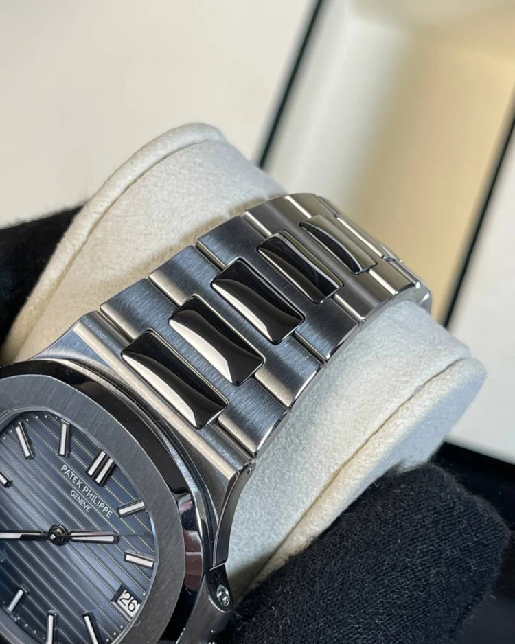 Часы Patek Philippe Nautilus — фото 4