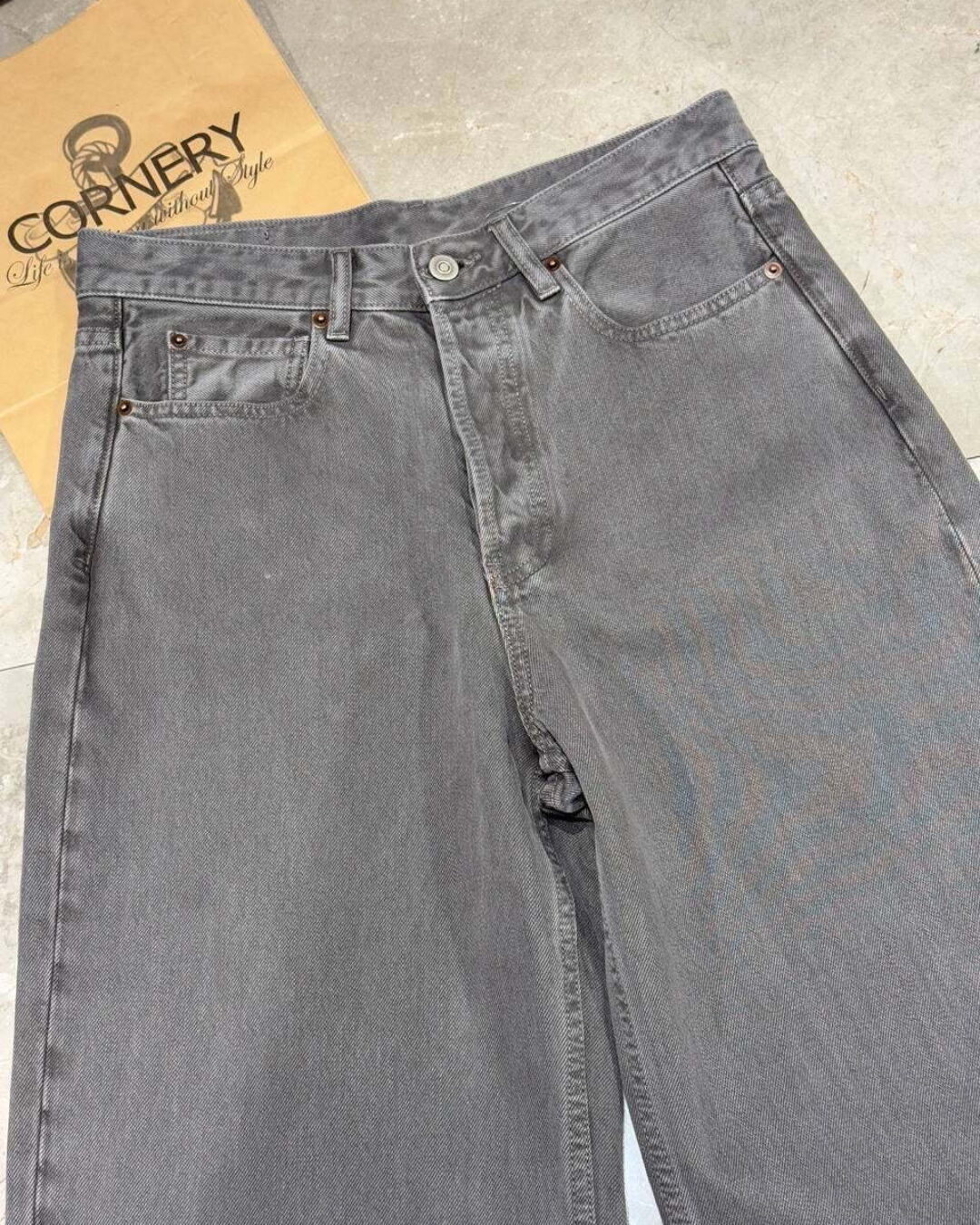 Джинсы Acne Studios — изображение 3