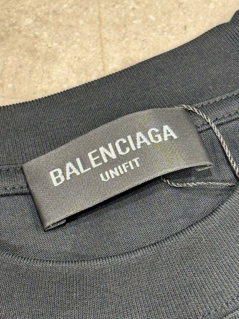 Футболка Balenciaga — фото 10