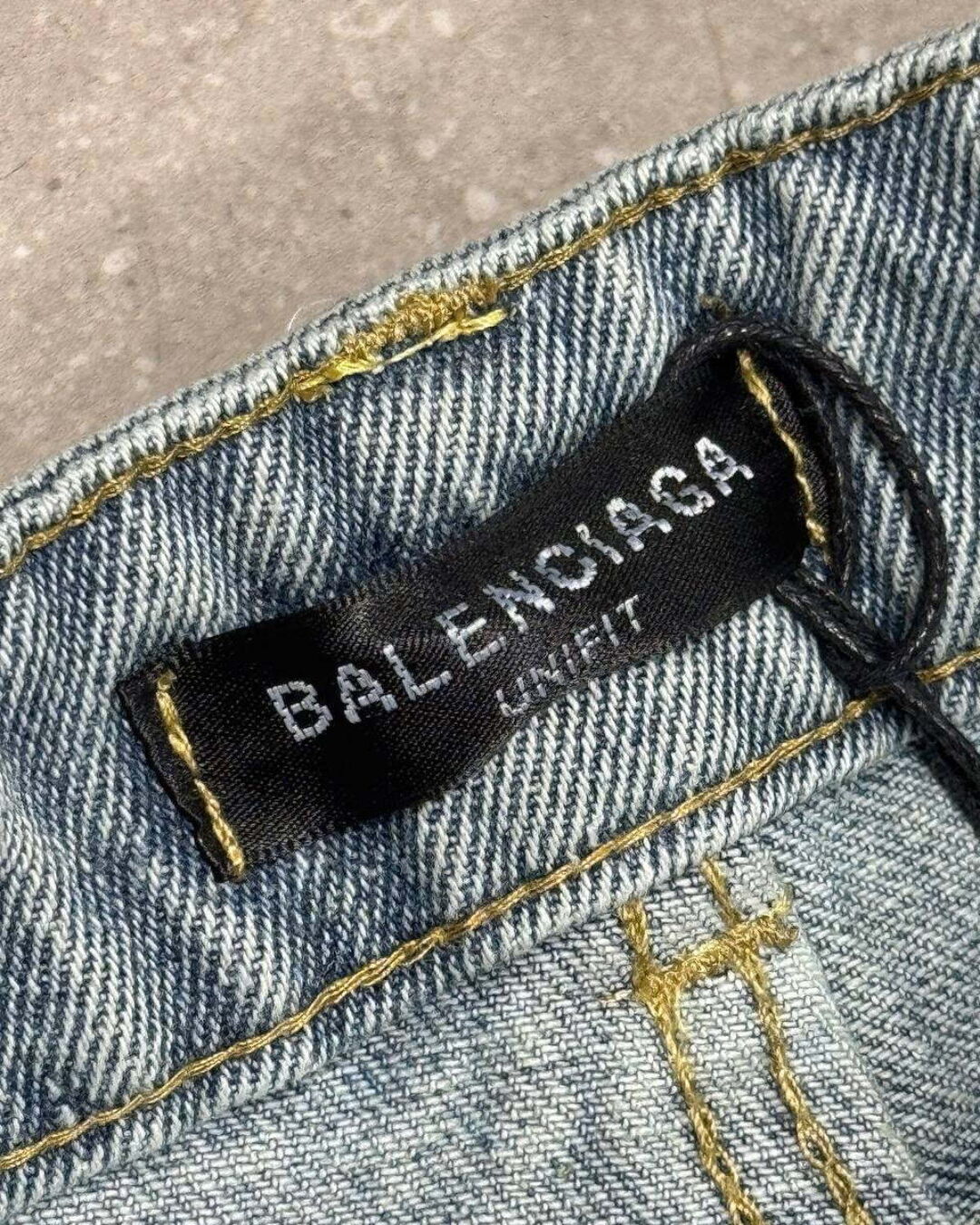 Джинсы Balenciaga — изображение 6