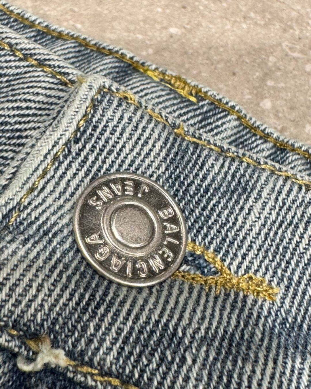 Джинсы Balenciaga — изображение 7