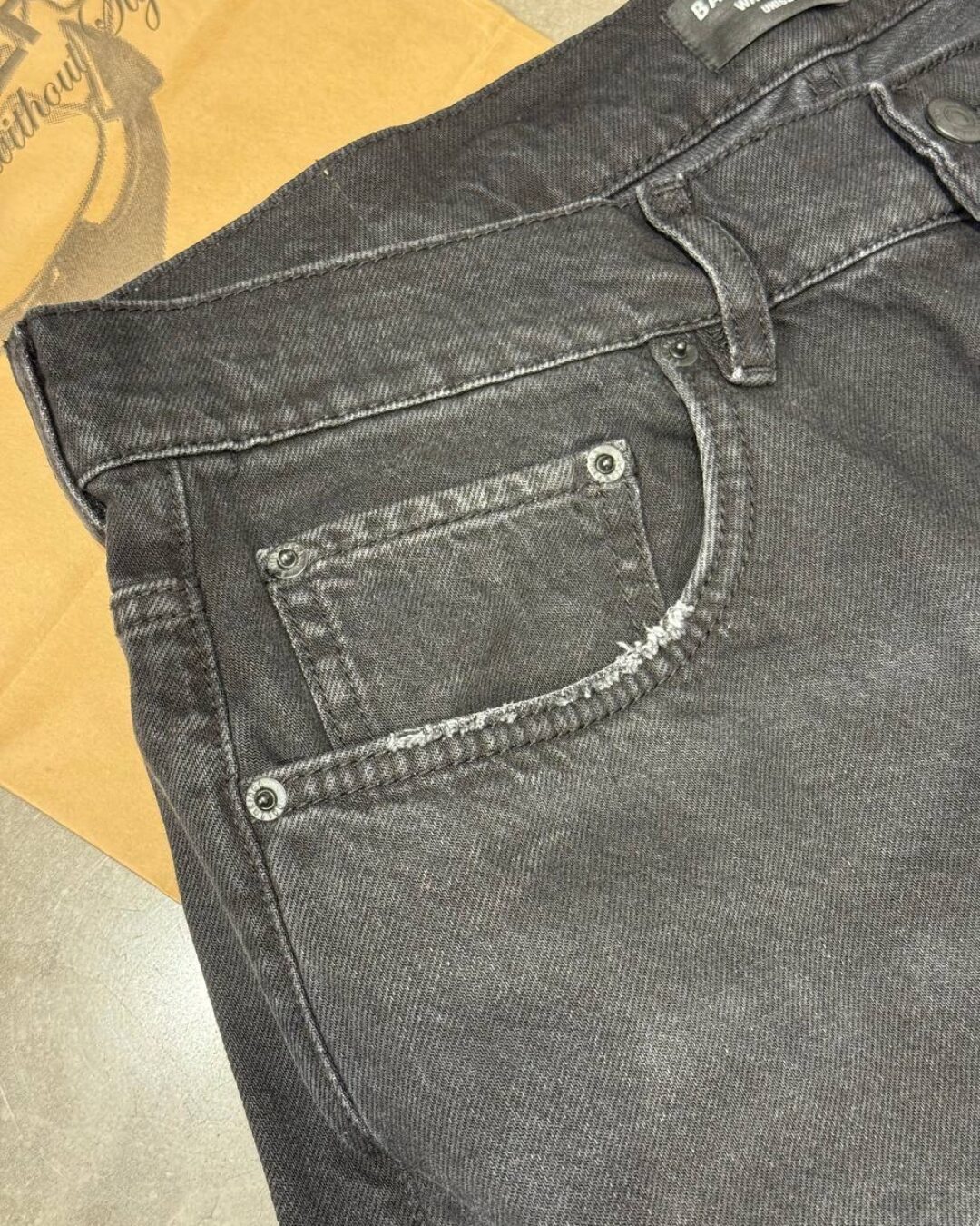 Джинсы Balenciaga — изображение 4