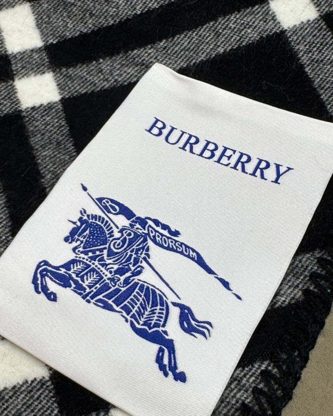 Шарф Burberry — изображение 3