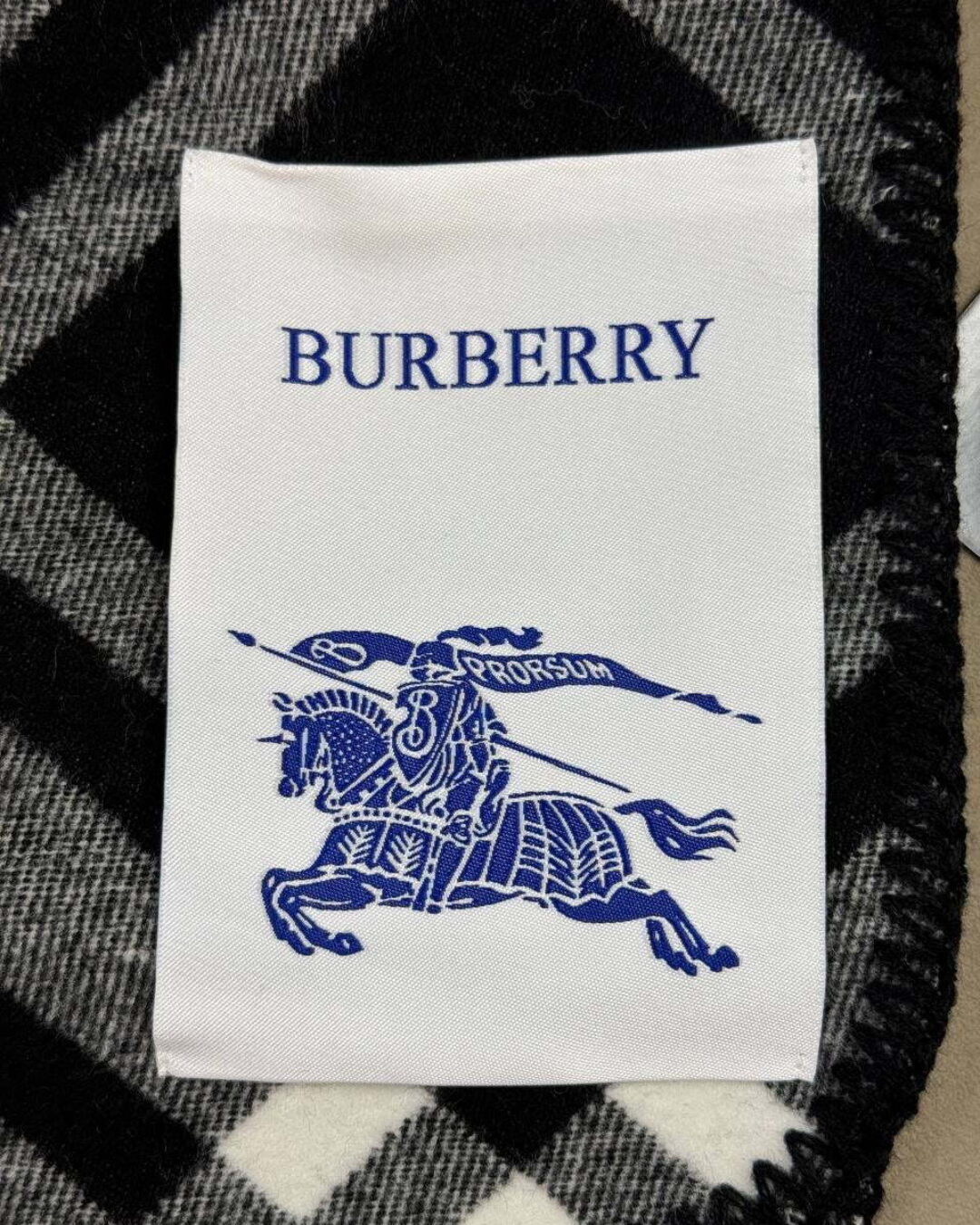 Шарф Burberry — изображение 5