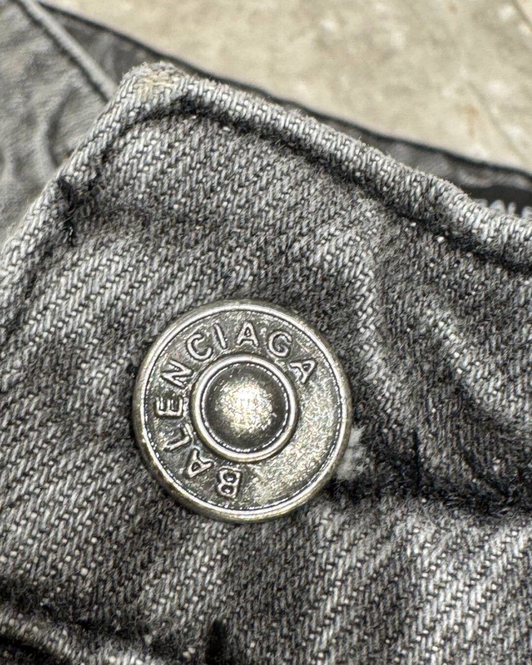 Джинсы Balenciaga — изображение 8