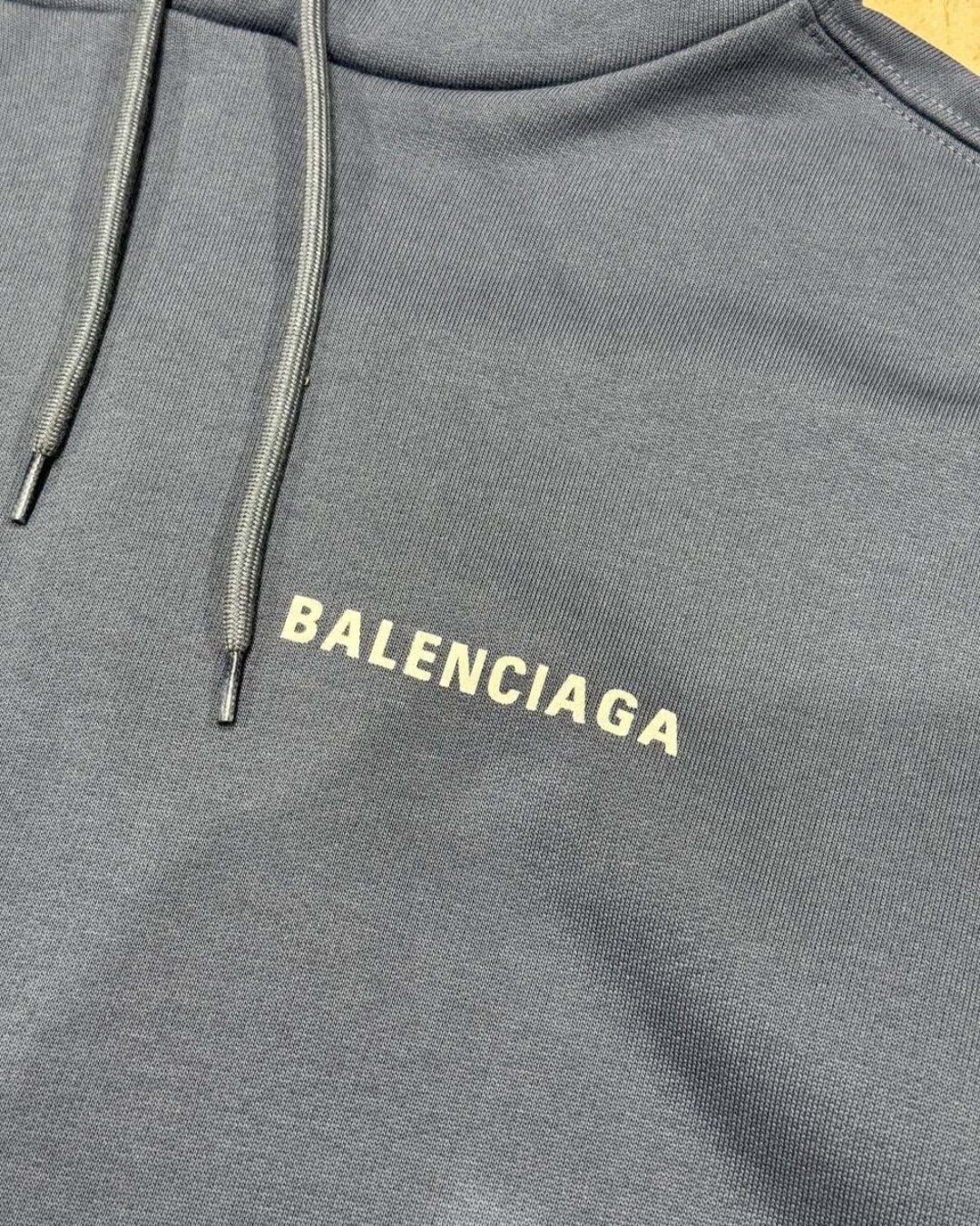 Худи Balenciaga — изображение 4