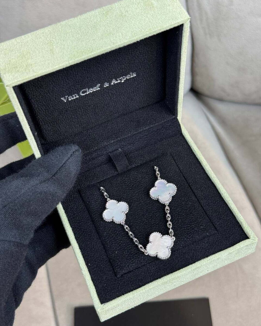 Браслет Van Cleef & Arpels Vintage Alhambra Silver/White — изображение 3