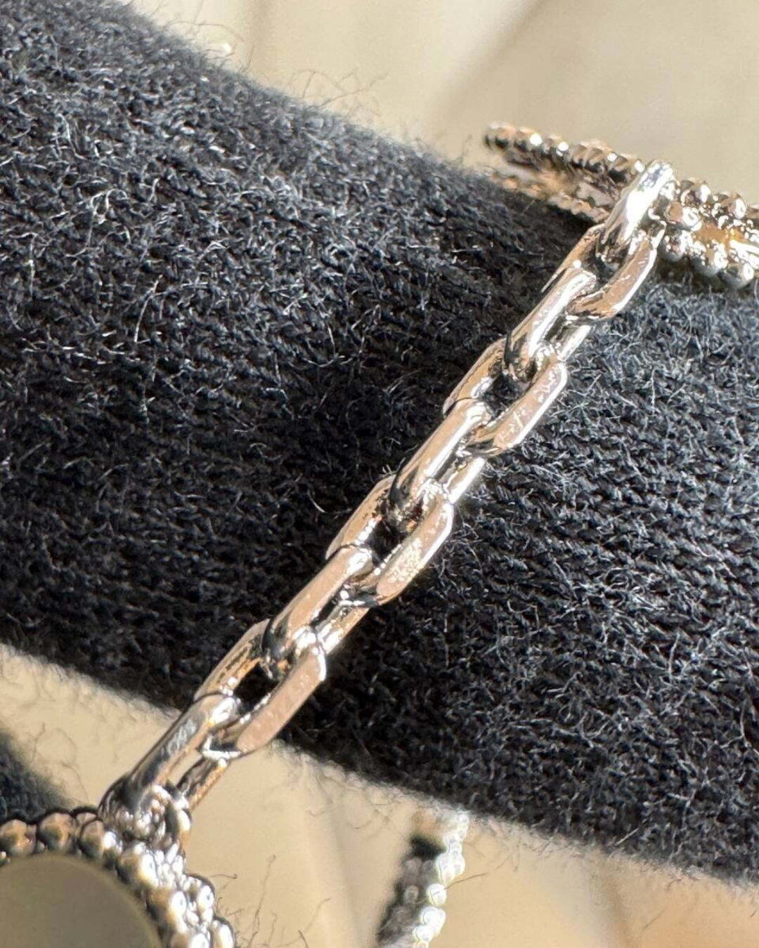 Браслет Van Cleef & Arpels Vintage Alhambra Silver/White — изображение 9