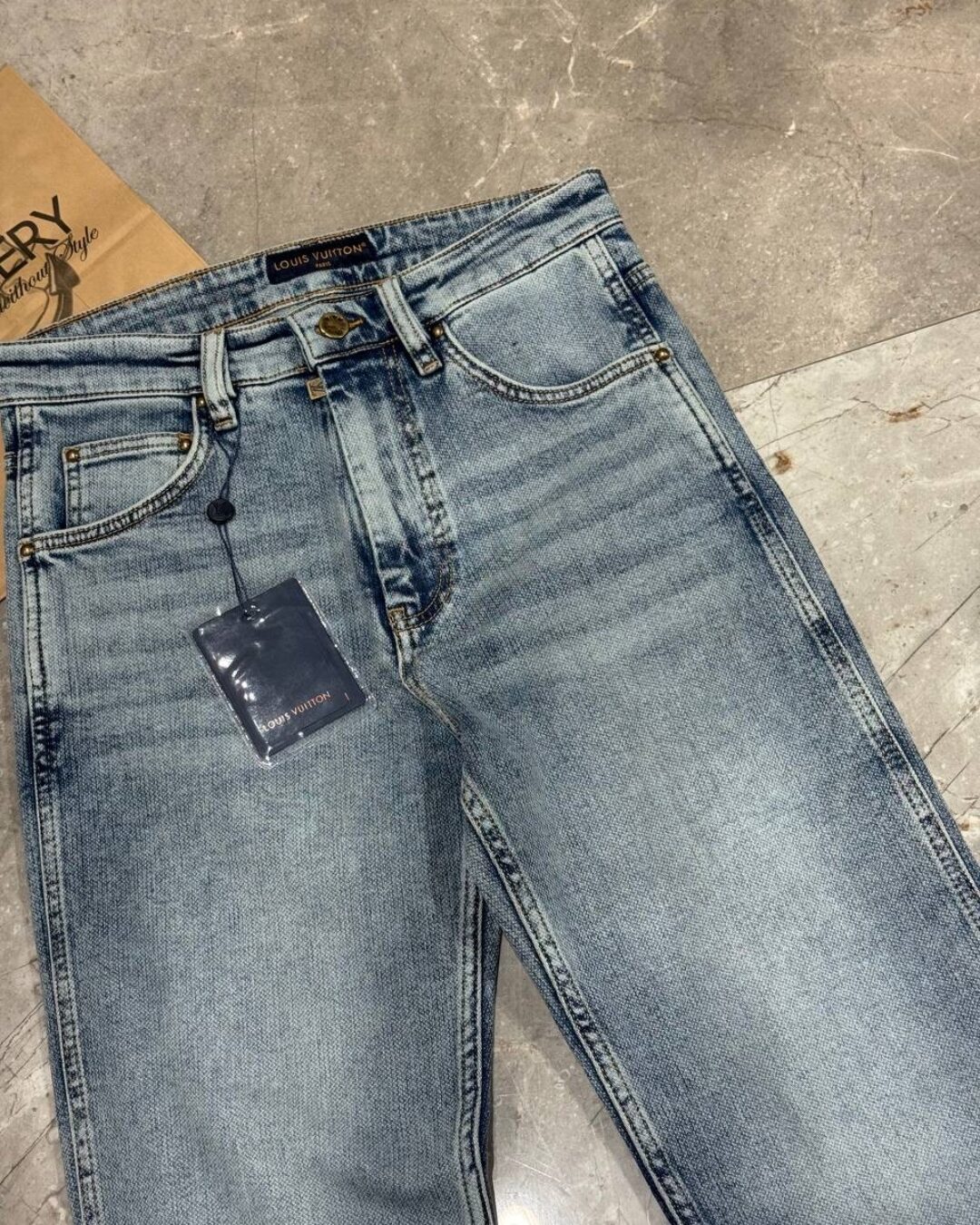 Джинсы Louis Vuitton — изображение 3