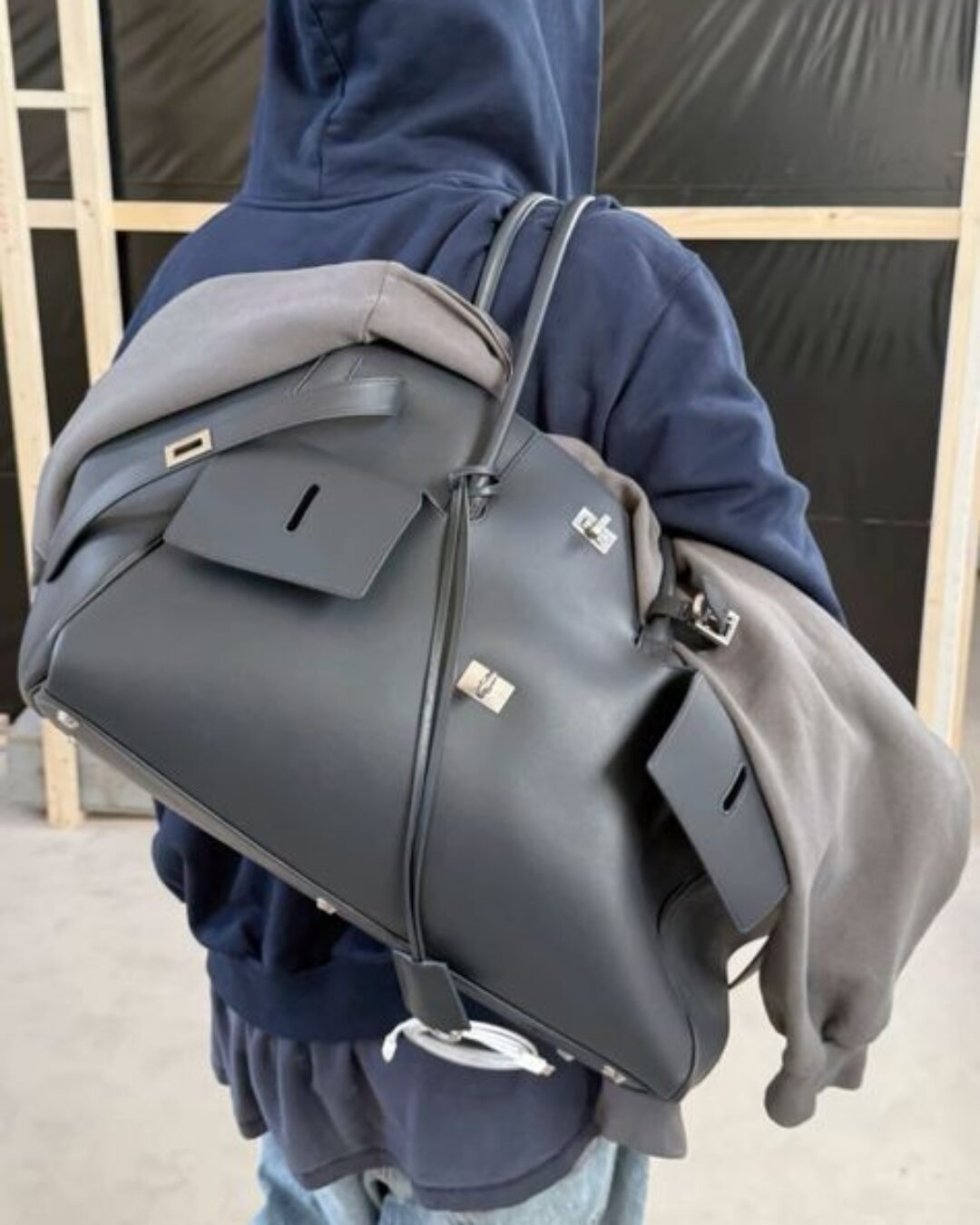 Сумка Balenciaga Bel Air Medium — изображение 3