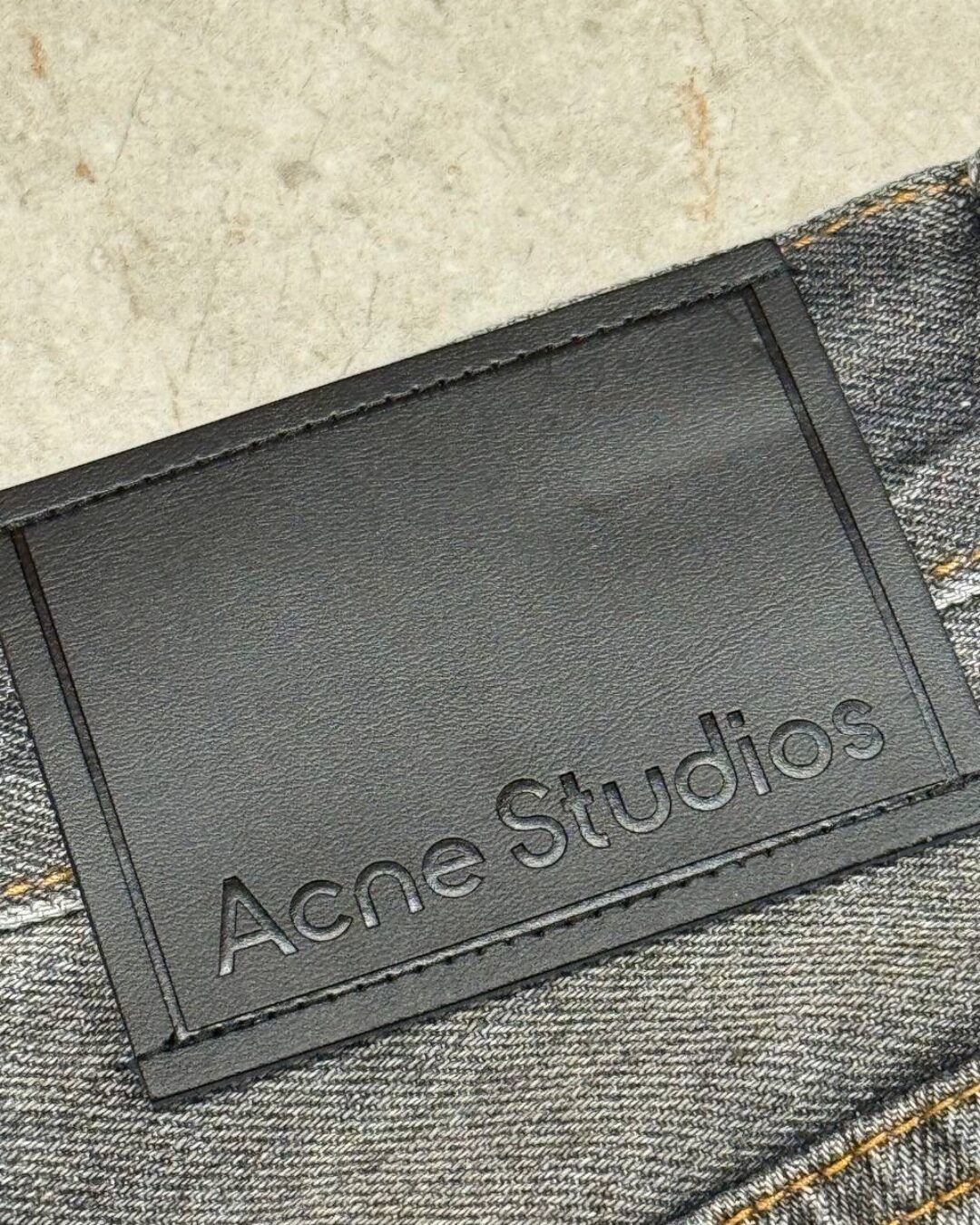 Джинсы Acne Studios — изображение 9
