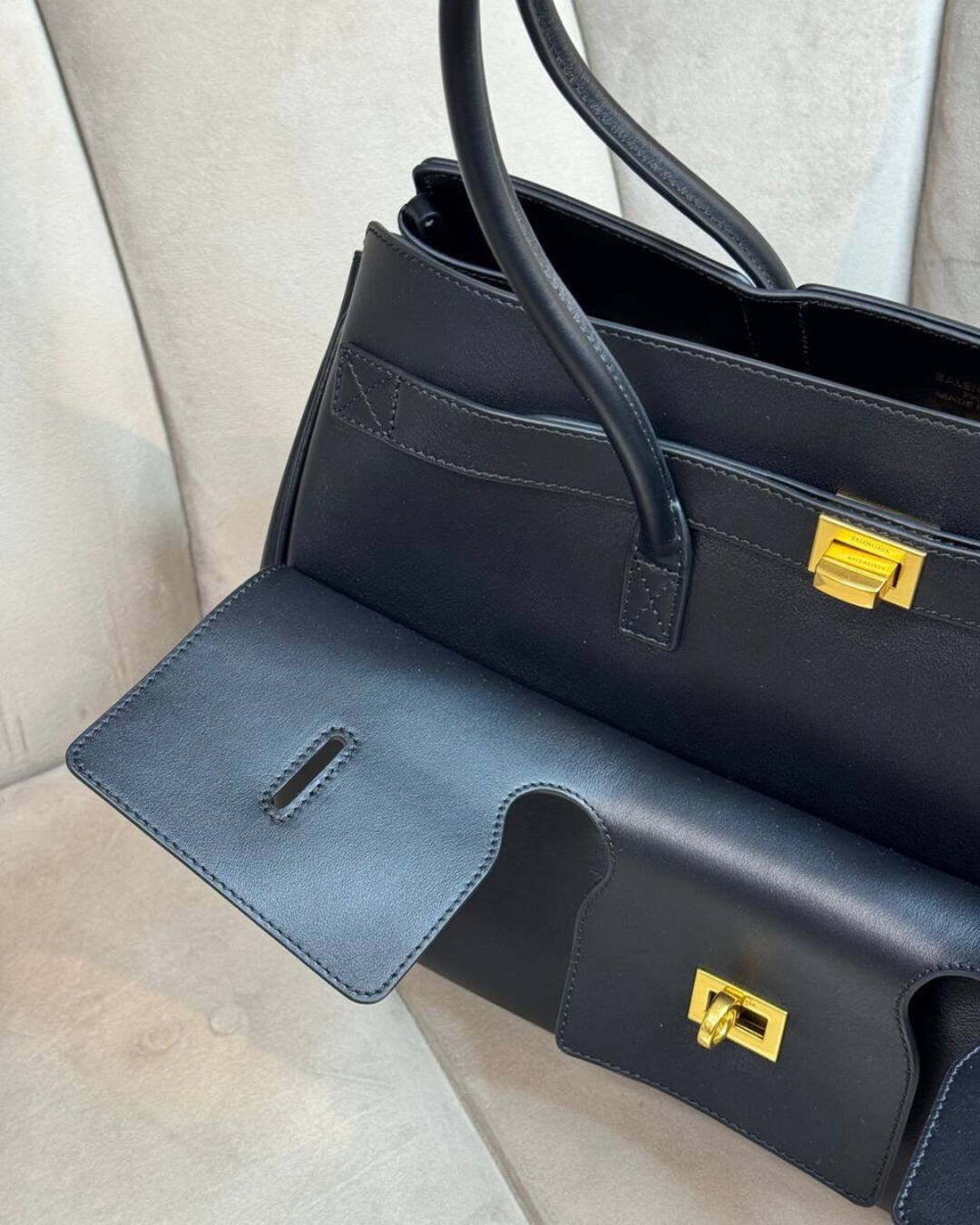 Сумка Balenciaga Bel Air Medium — изображение 9