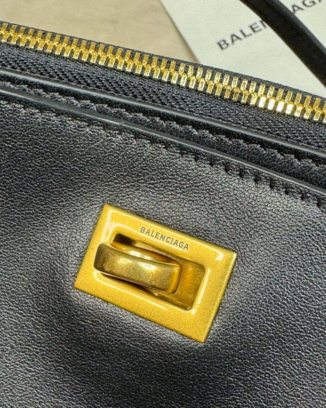 Сумка Balenciaga Rodeo Sling Pochette — изображение 5