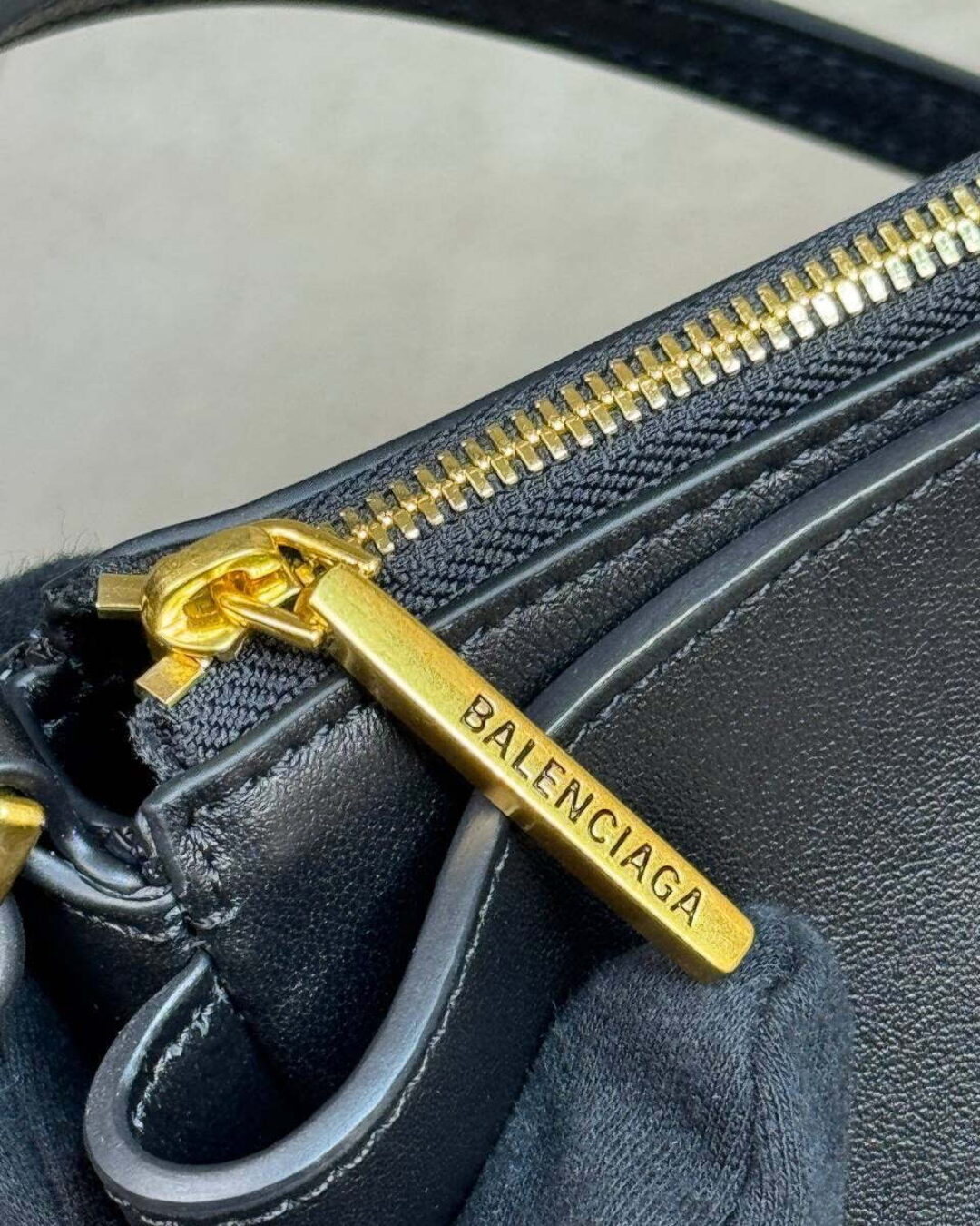 Сумка Balenciaga Rodeo Sling Pochette — изображение 8