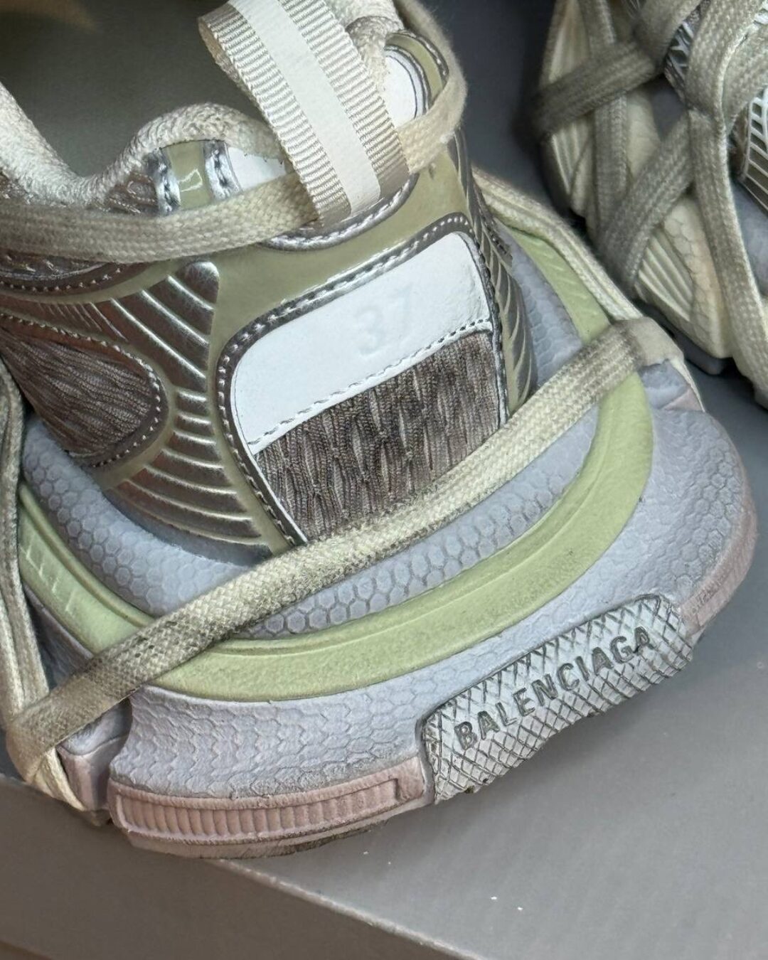 Кроссовки Balenciaga 3XL Extreme Lace Trainers Light Beige — изображение 5