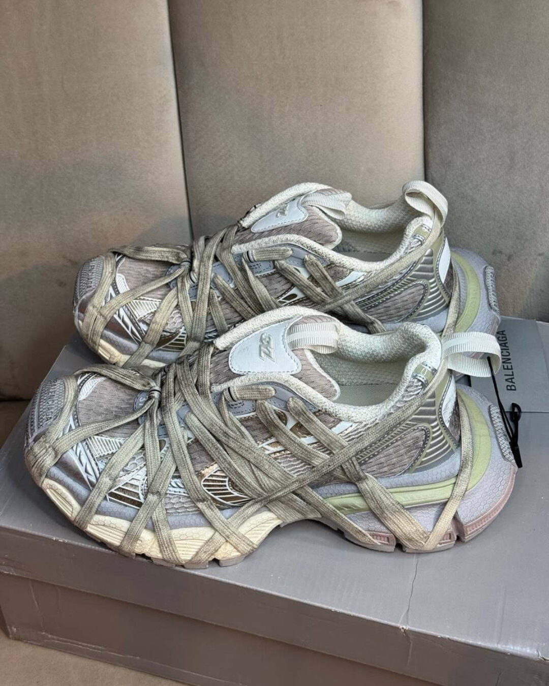 Кроссовки Balenciaga 3XL Extreme Lace Trainers Light Beige — изображение 2
