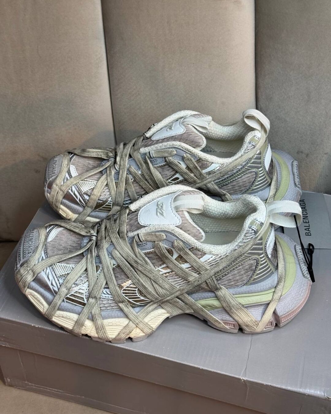 Кроссовки Balenciaga 3XL Extreme Lace Trainers Light Beige — изображение 2