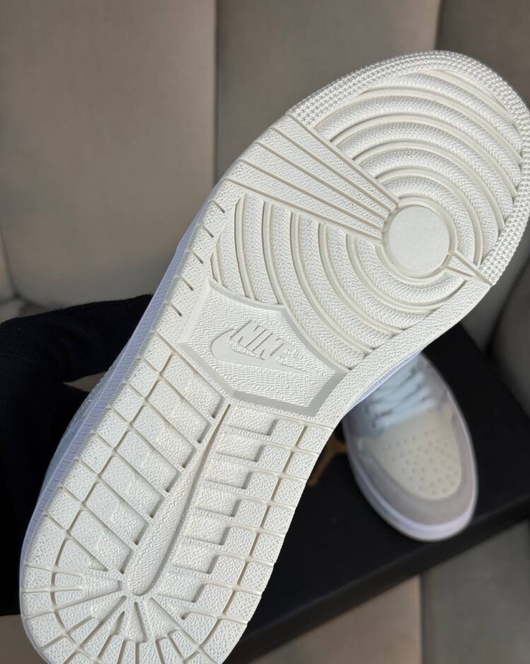 Кроссовки Nike Air Jordan 1 Low Sky Blue — фото 9