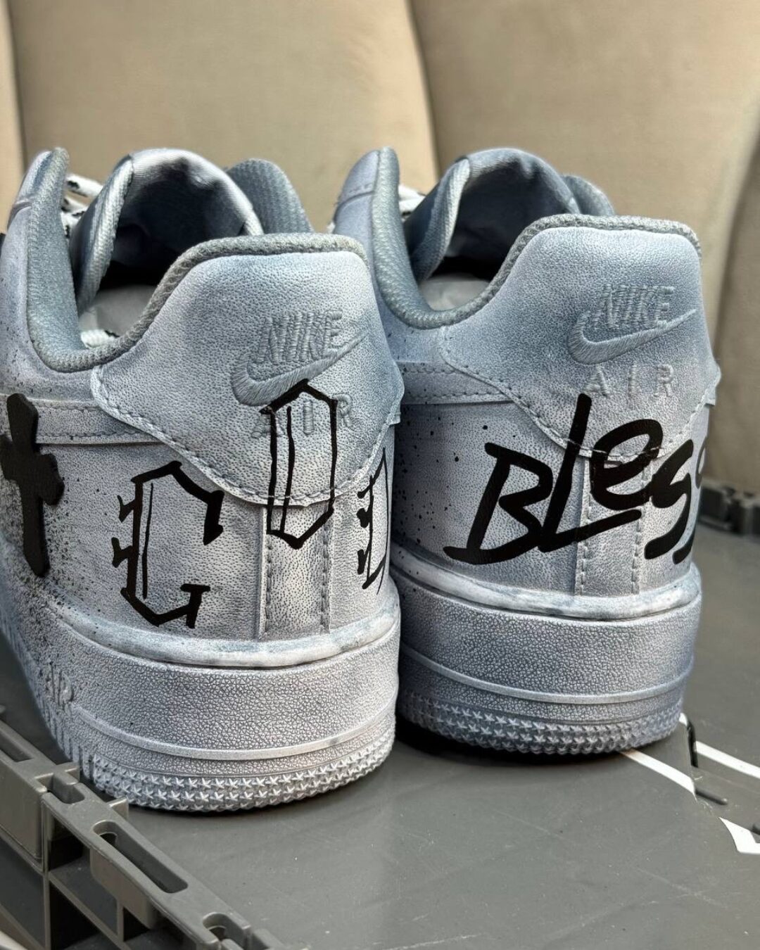 Кроссовки Nike Air Force 1 x Chrome Hearts Gray — изображение 3