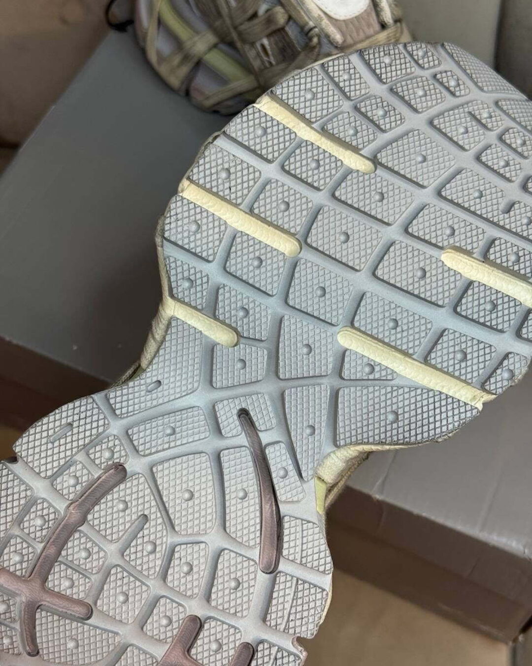 Кроссовки Balenciaga 3XL Extreme Lace Trainers Light Beige — изображение 8