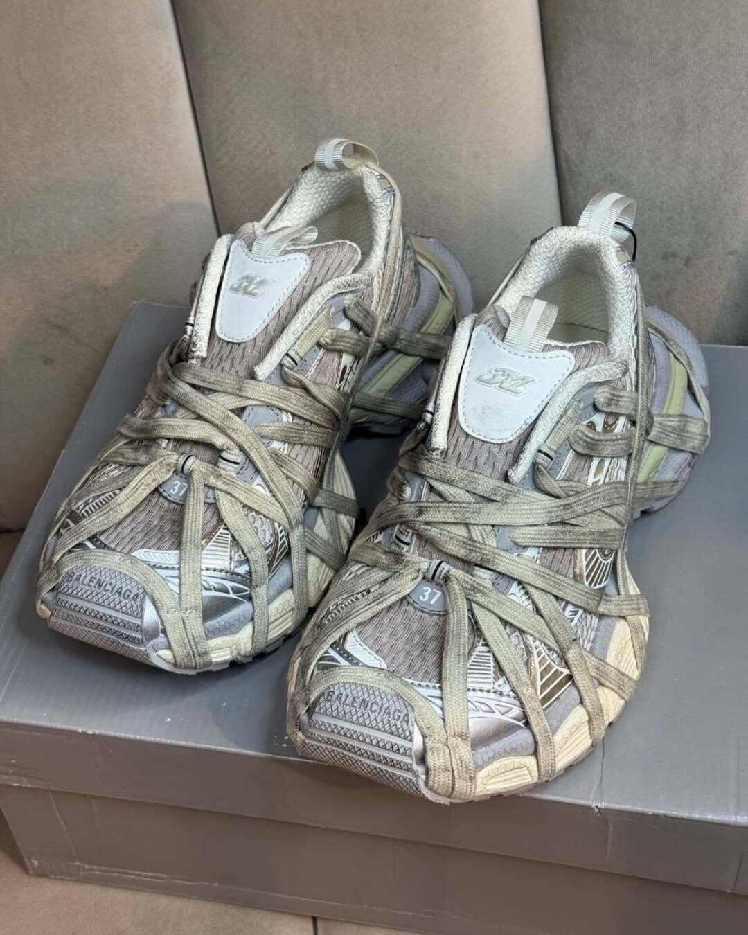 Кроссовки Balenciaga 3XL Extreme Lace Trainers Light Beige — изображение 4