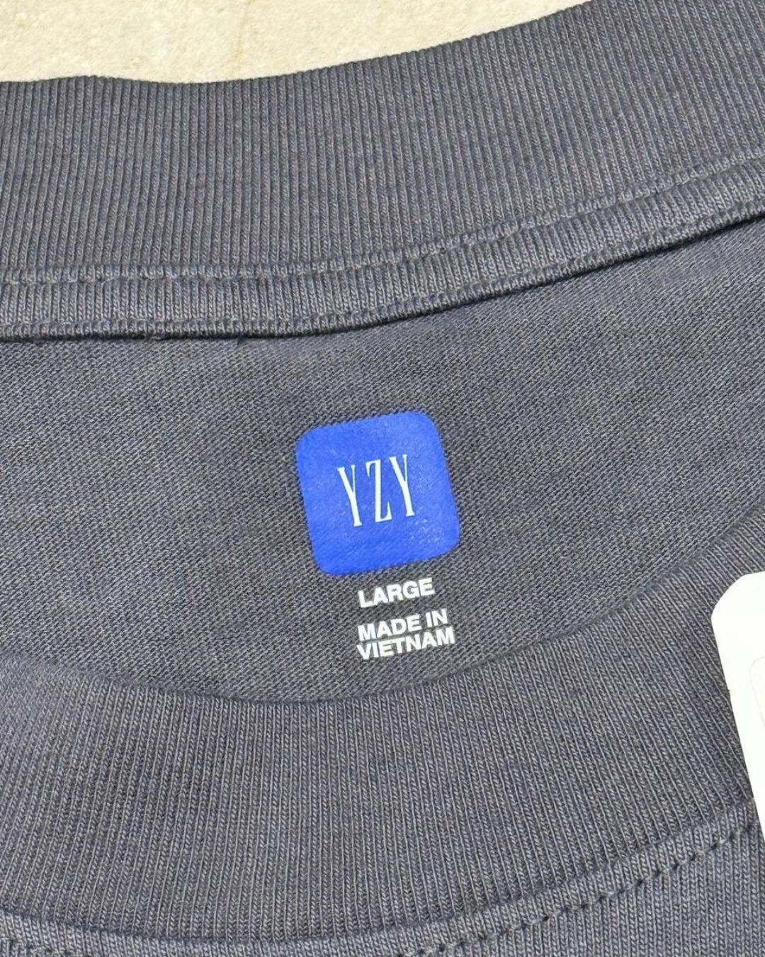 Футболка Gap x Yeezy — изображение 8