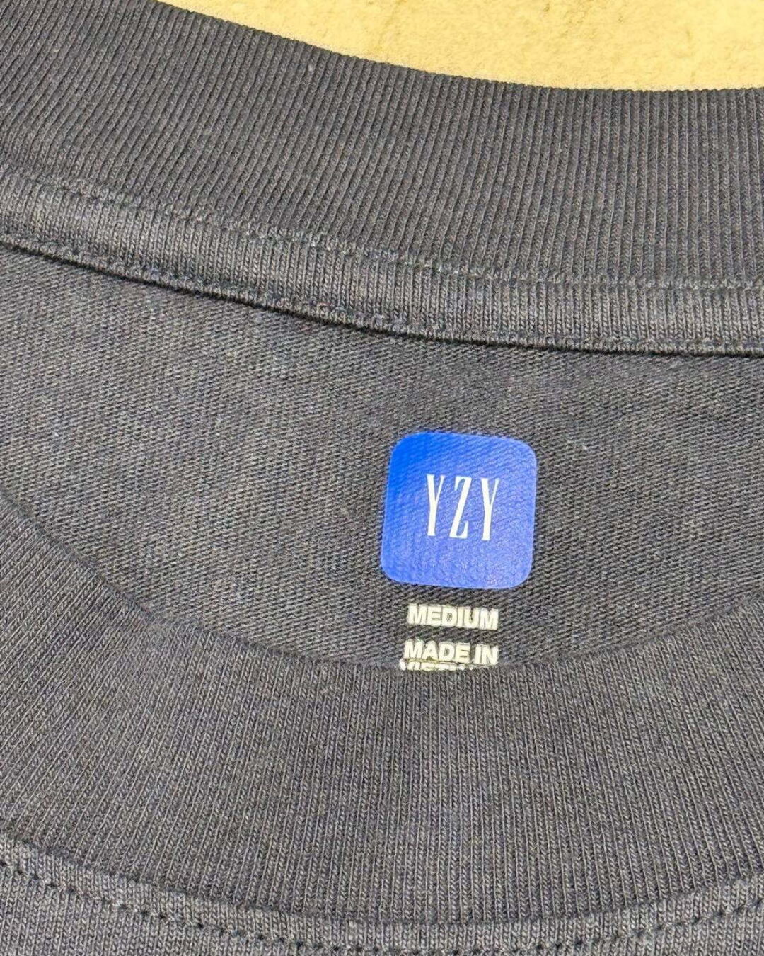 Футболка Gap x Yeezy — изображение 6