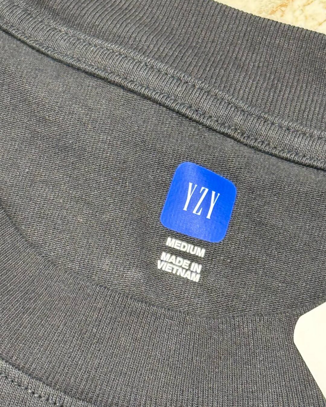 Футболка Gap x Yeezy — изображение 4