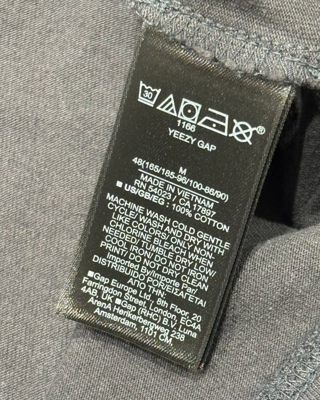 Футболка Gap x Yeezy — изображение 9