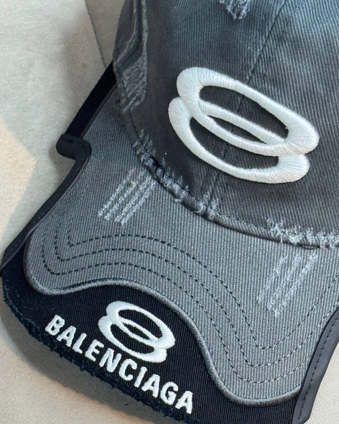 Кепка Balenciaga — изображение 5
